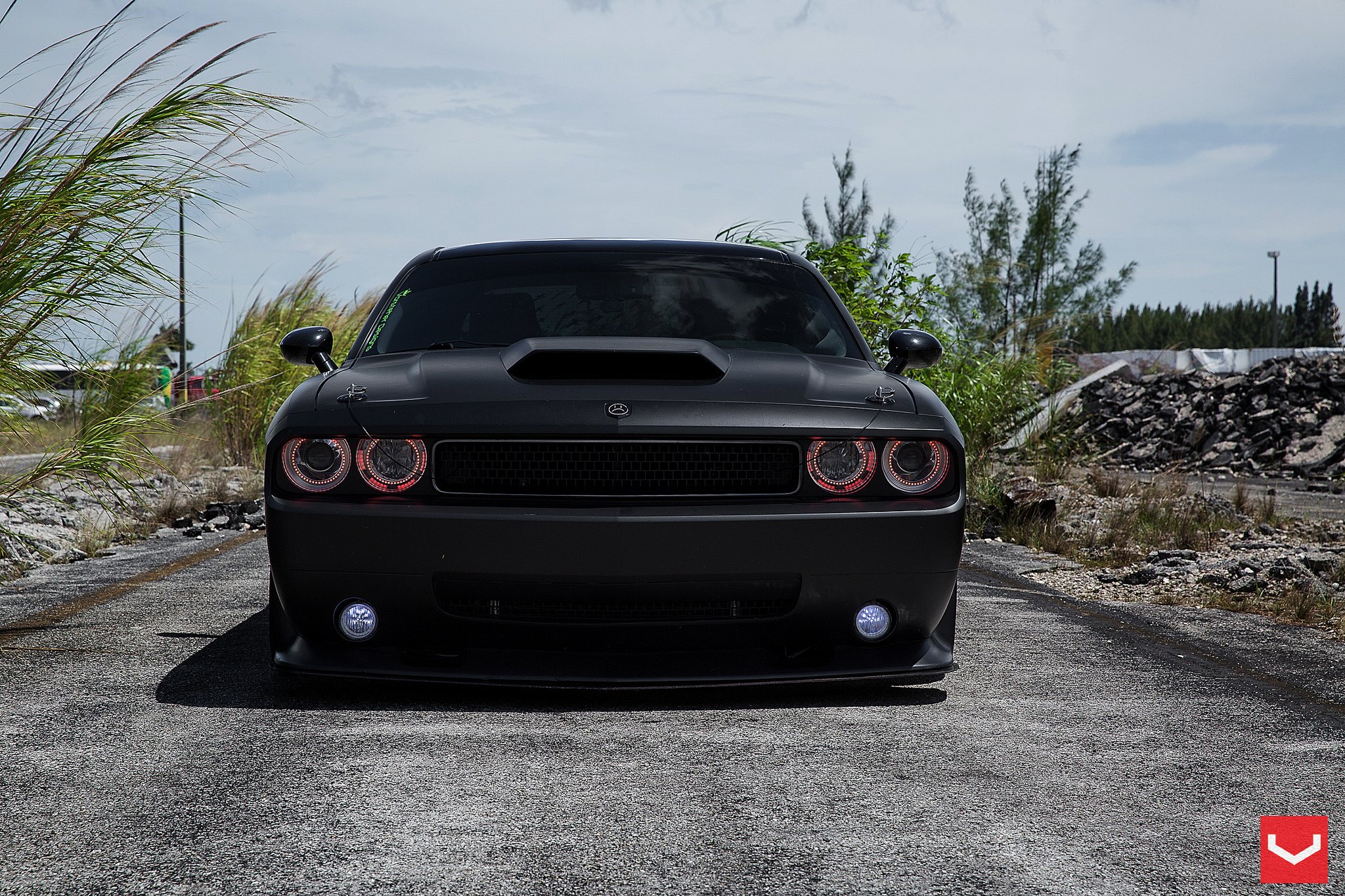 Додж челленджер черный. Dodge Challenger srt8. Dodge Challenger srt8 черный. Dodge Challenger srt8 черный матовый. Додж Челленджер СРТ 8.