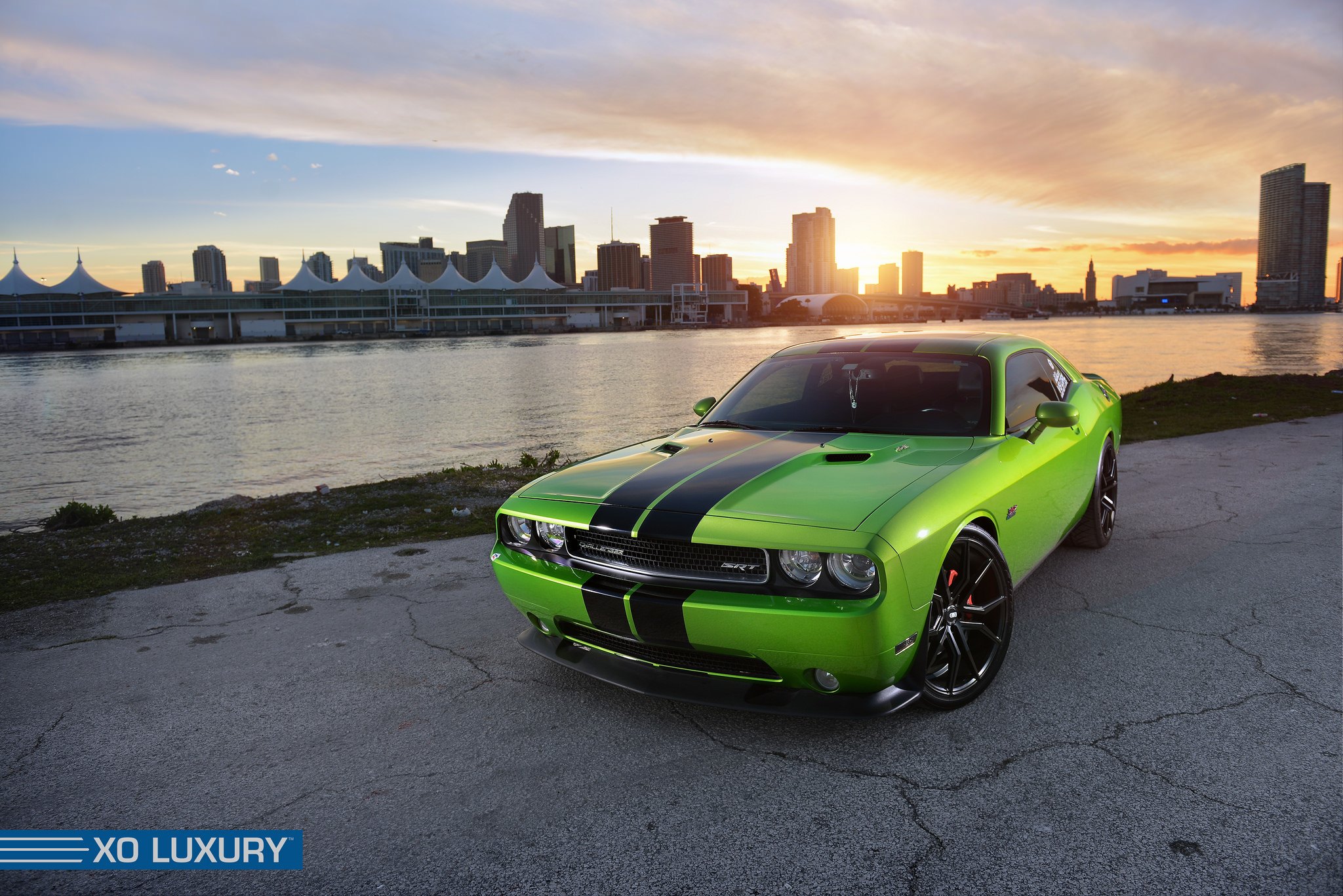 Dodge Challenger srt8 2011