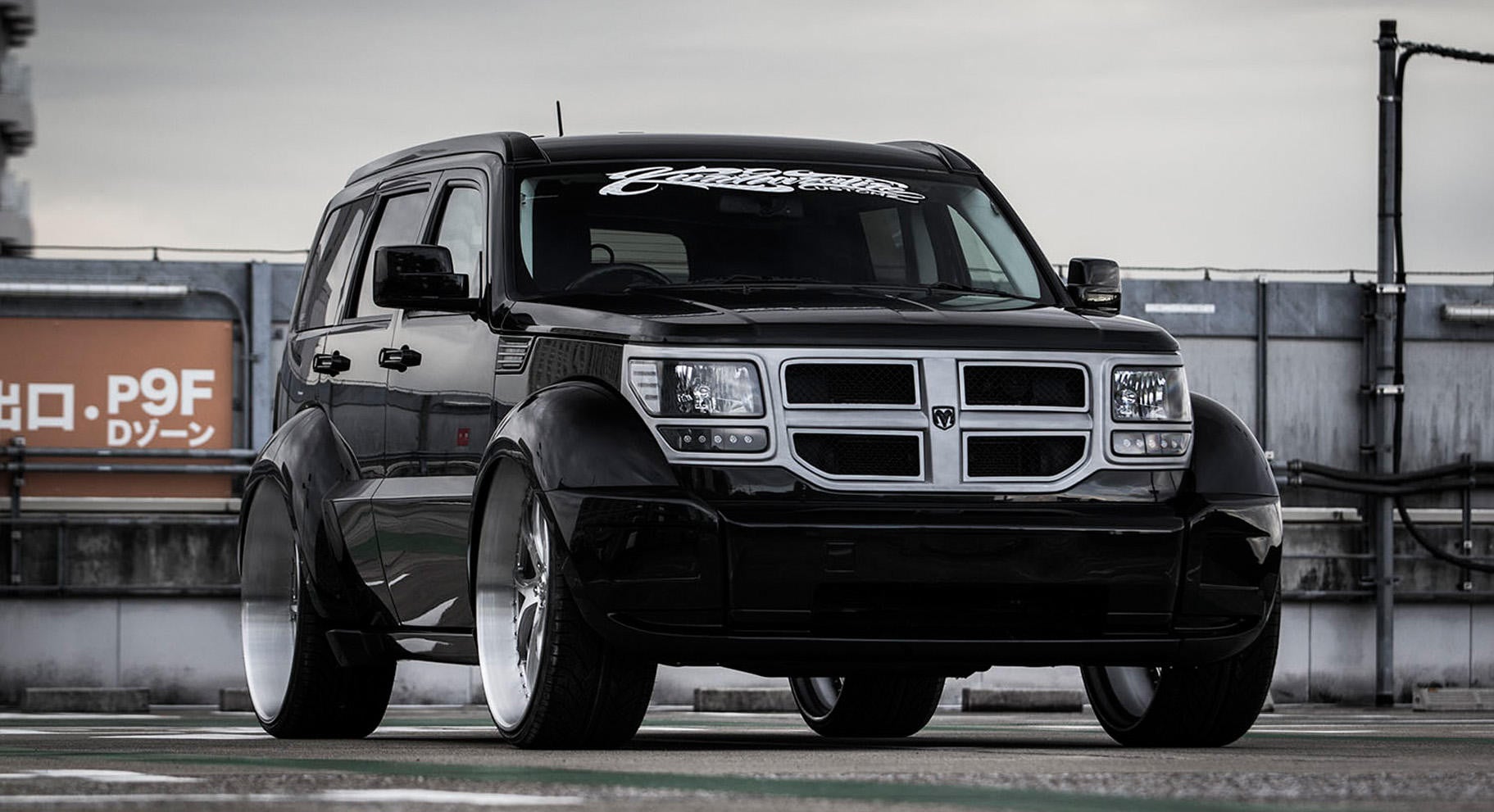 Aftermarket Chrome Grille on Dodge Nitro - Photo by Lexani