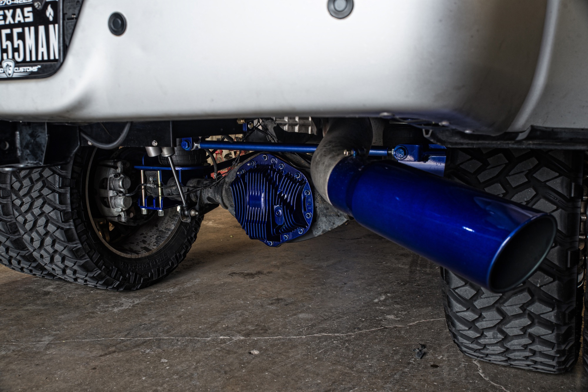 Blue Side Swept Exhaust Tip and Differential Cover - Photo by Kelderman