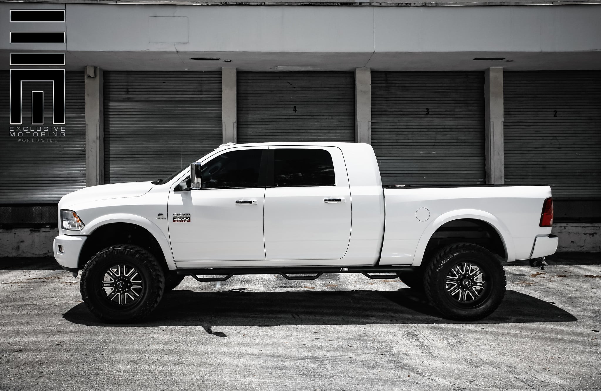 Dodge Ram 2500 With RBP Wheel-to-Wheel Side Steps - Photo by Exclusive Motoring
