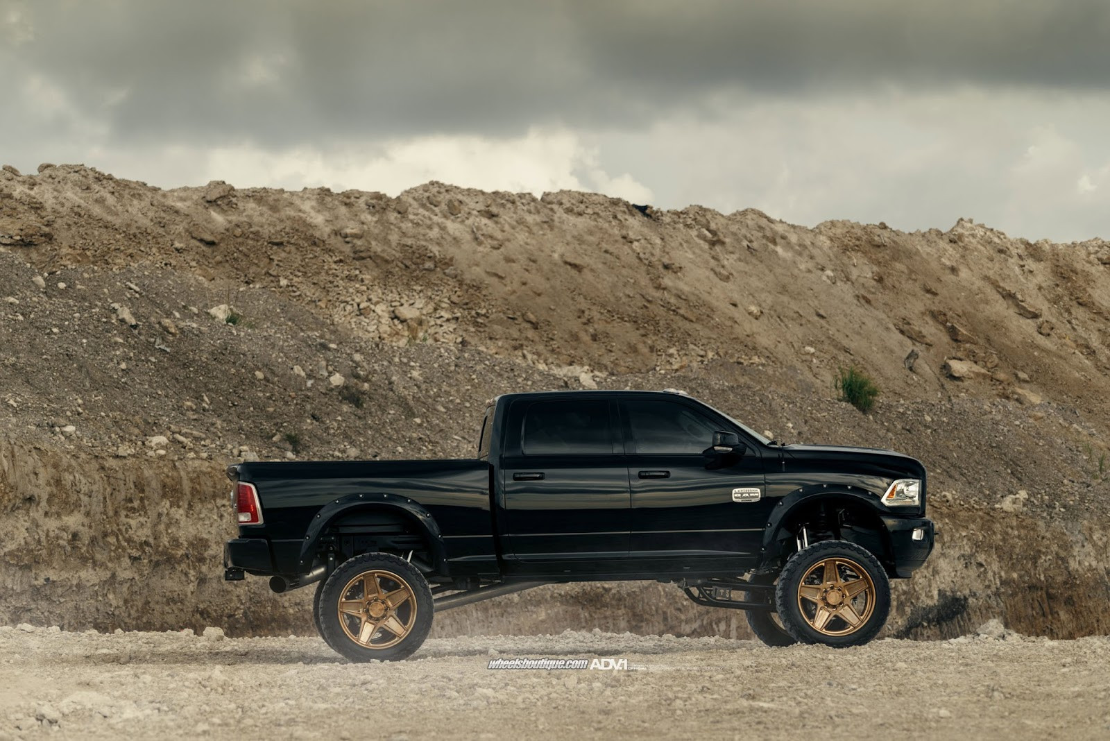 Dodge Ram 2500 on 5S Truck Function Custom Wheels - Photo by ADV1