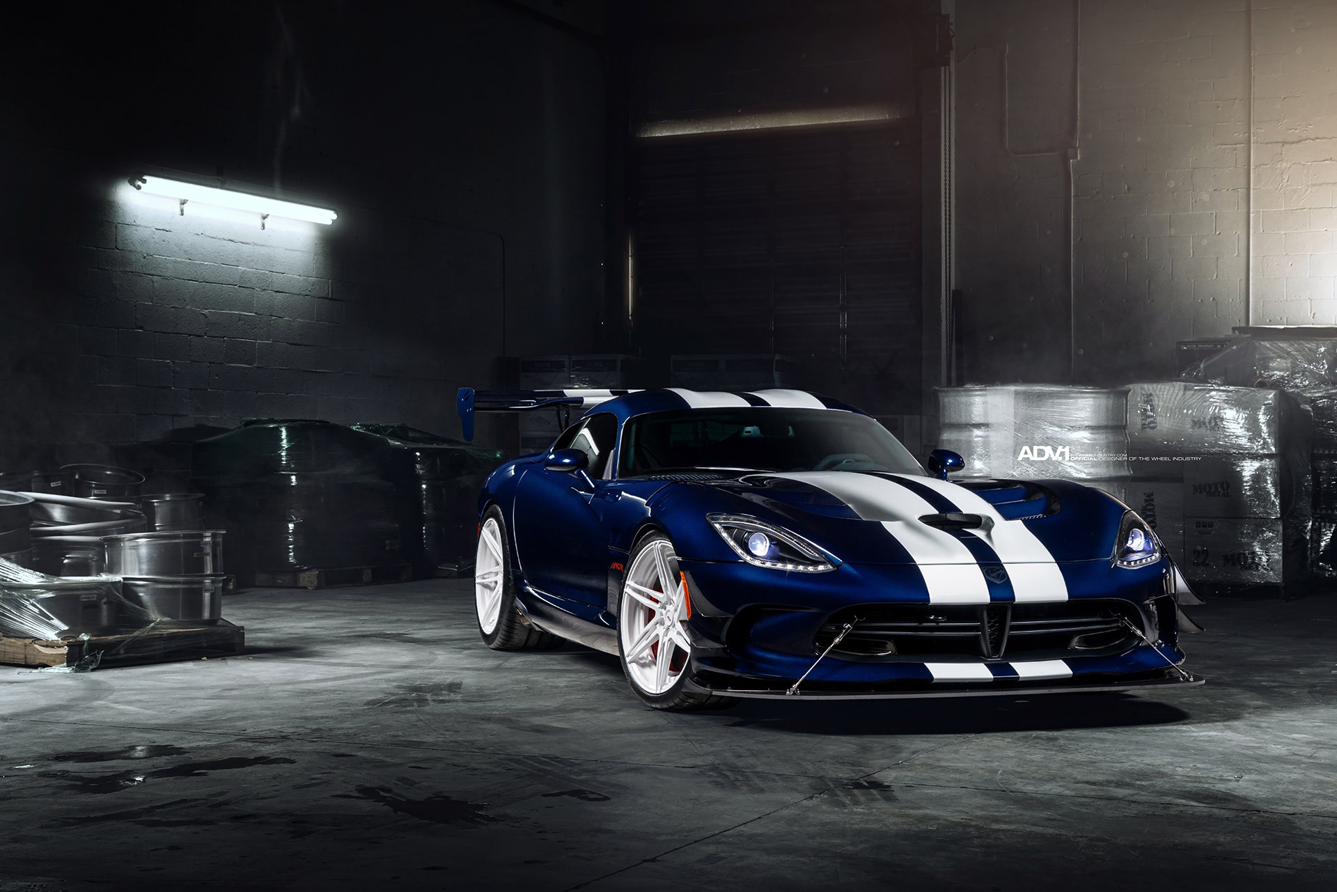Blue Dodge Viper With White Stripes - Photo by ADV.1