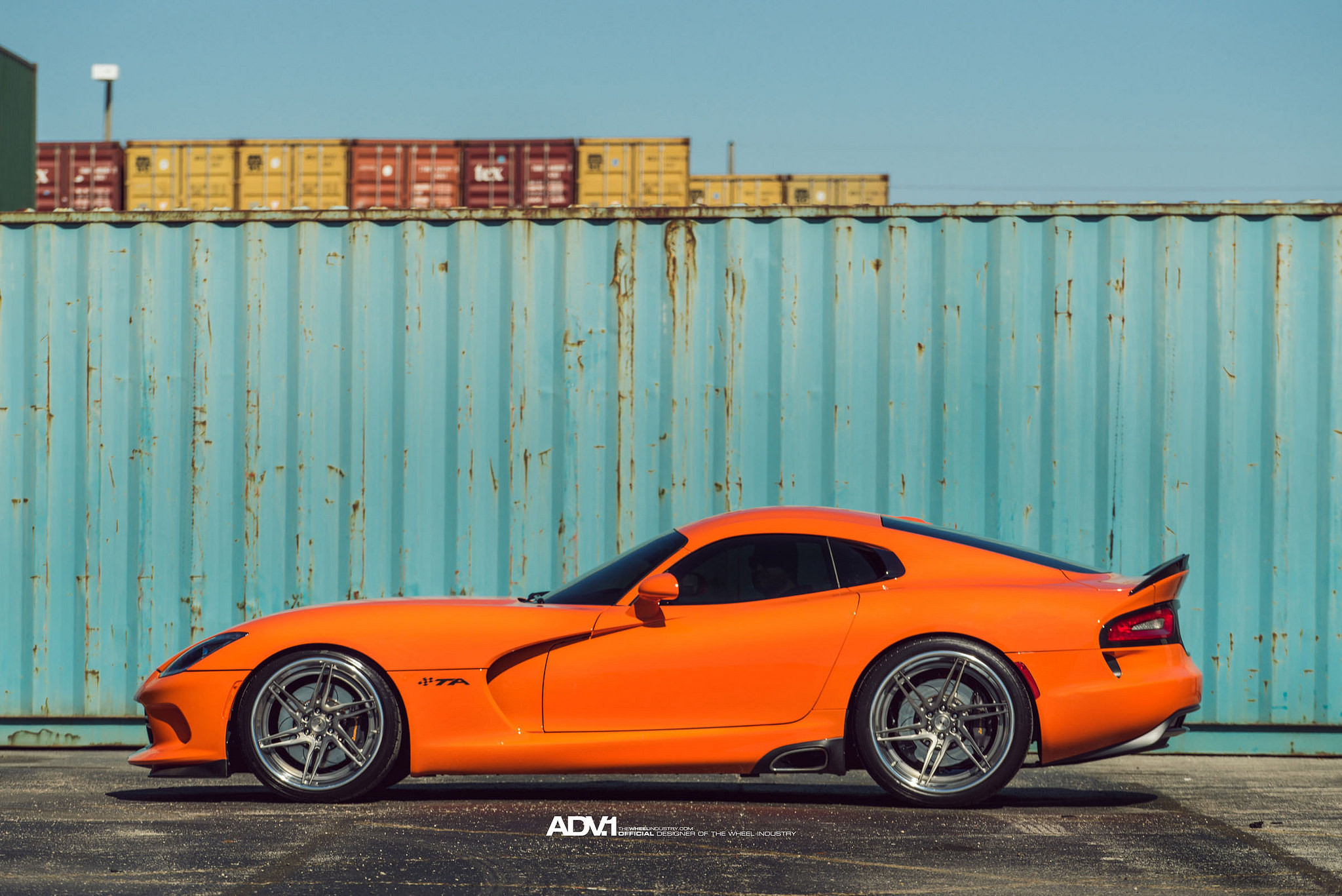 Dodge Viper Side View - Photo by ADV.1