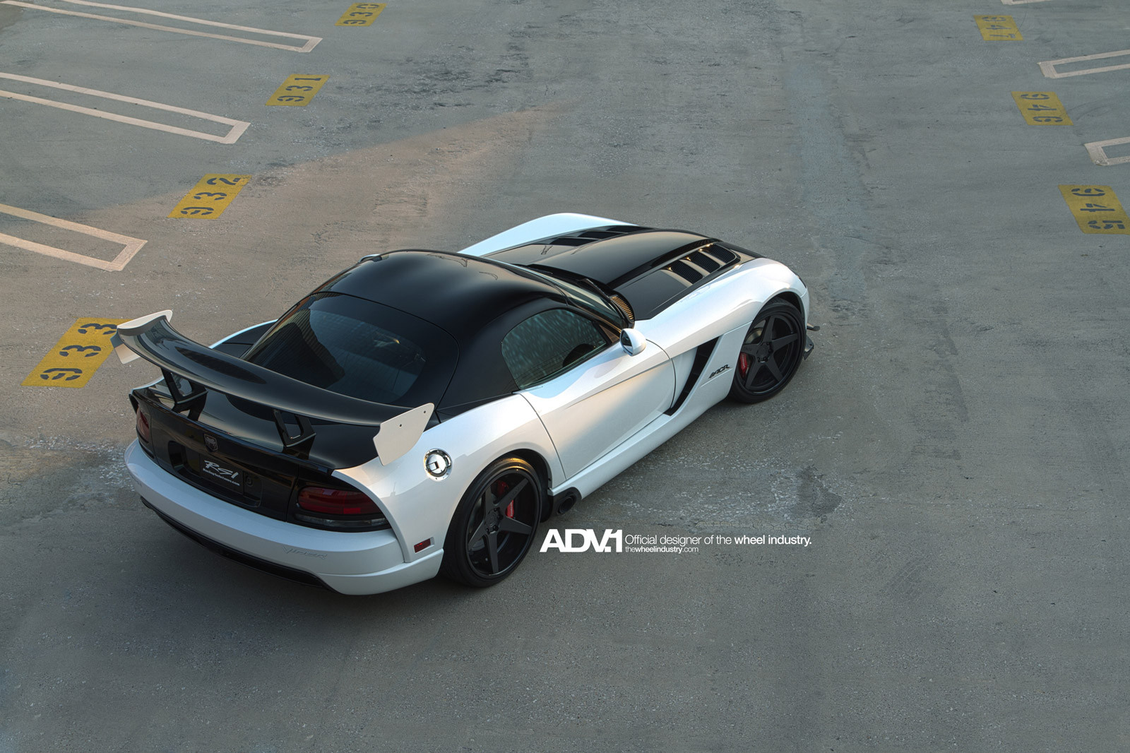 Large Sport Wing Spoiler on Custom Dodge Viper - Photo by ADV.1
