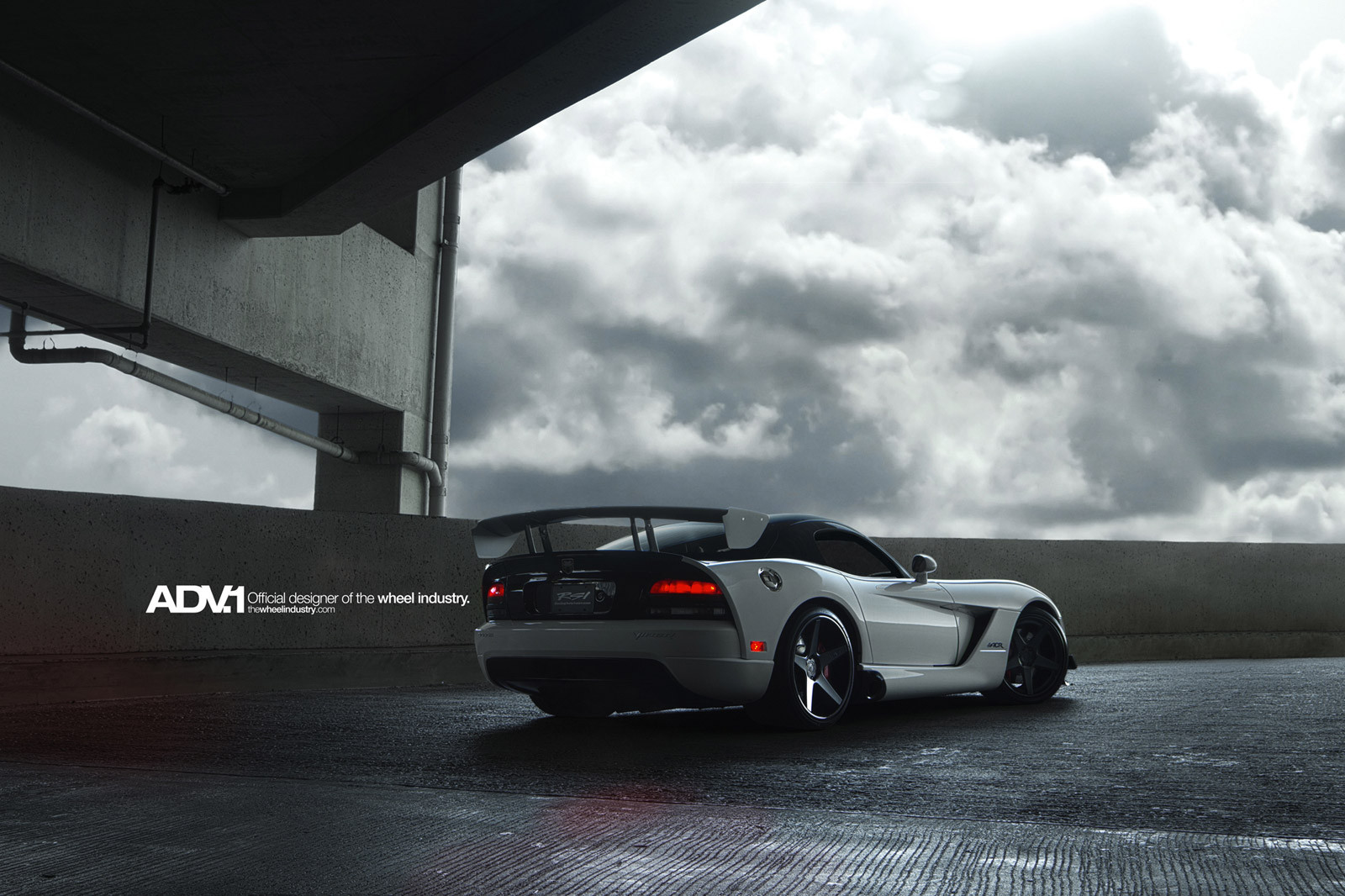 Dodge Viper with Red LED Taillights - Photo by ADV.1
