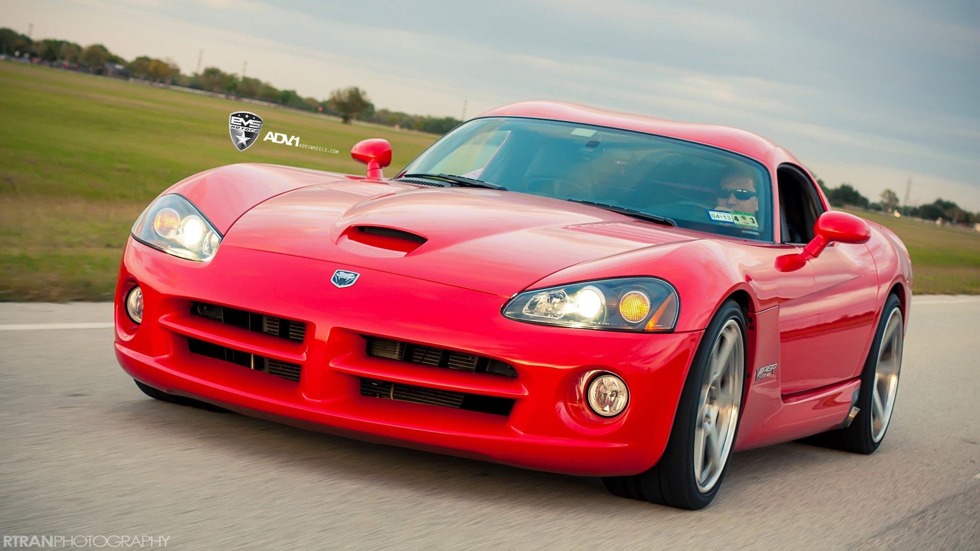 Viper fit. Dodge Viper 1999. Dodge Viper Custom. Dodge Viper 1992 салон. Dodge Viper Defender Concept.
