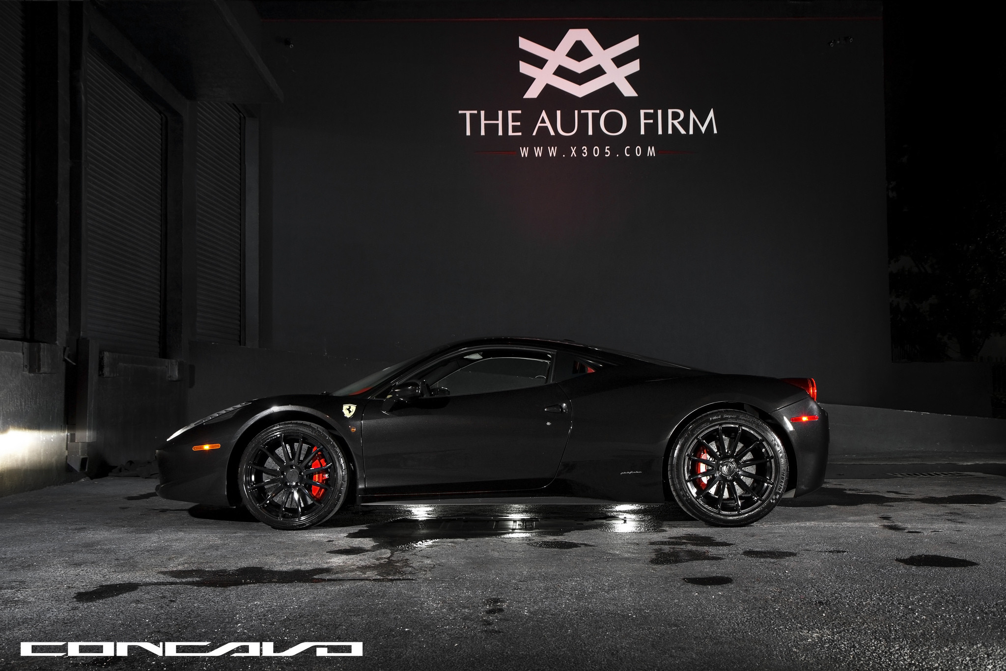 Black Ferrari in the Night - Photo by Concavo