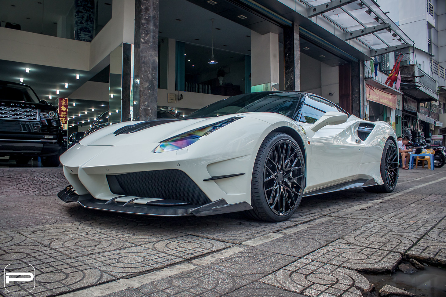 Body Kit Taking the Looks of White Ferrari 458 to Extreme | CARiD