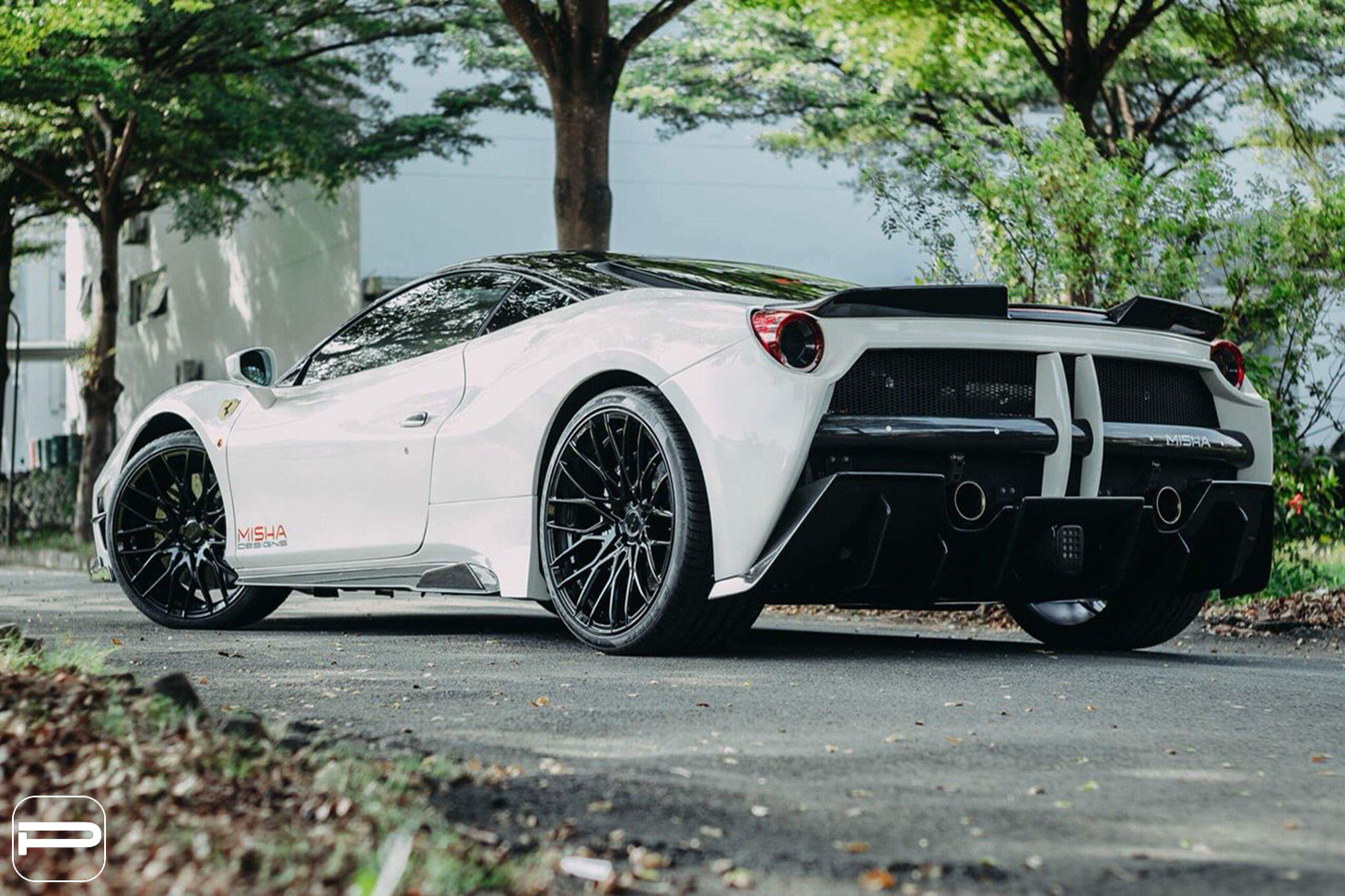 ワイルドウッド　ホワイトハーツ Body Kit Taking the Looks of White Ferrari 458 to Extreme | CARiD