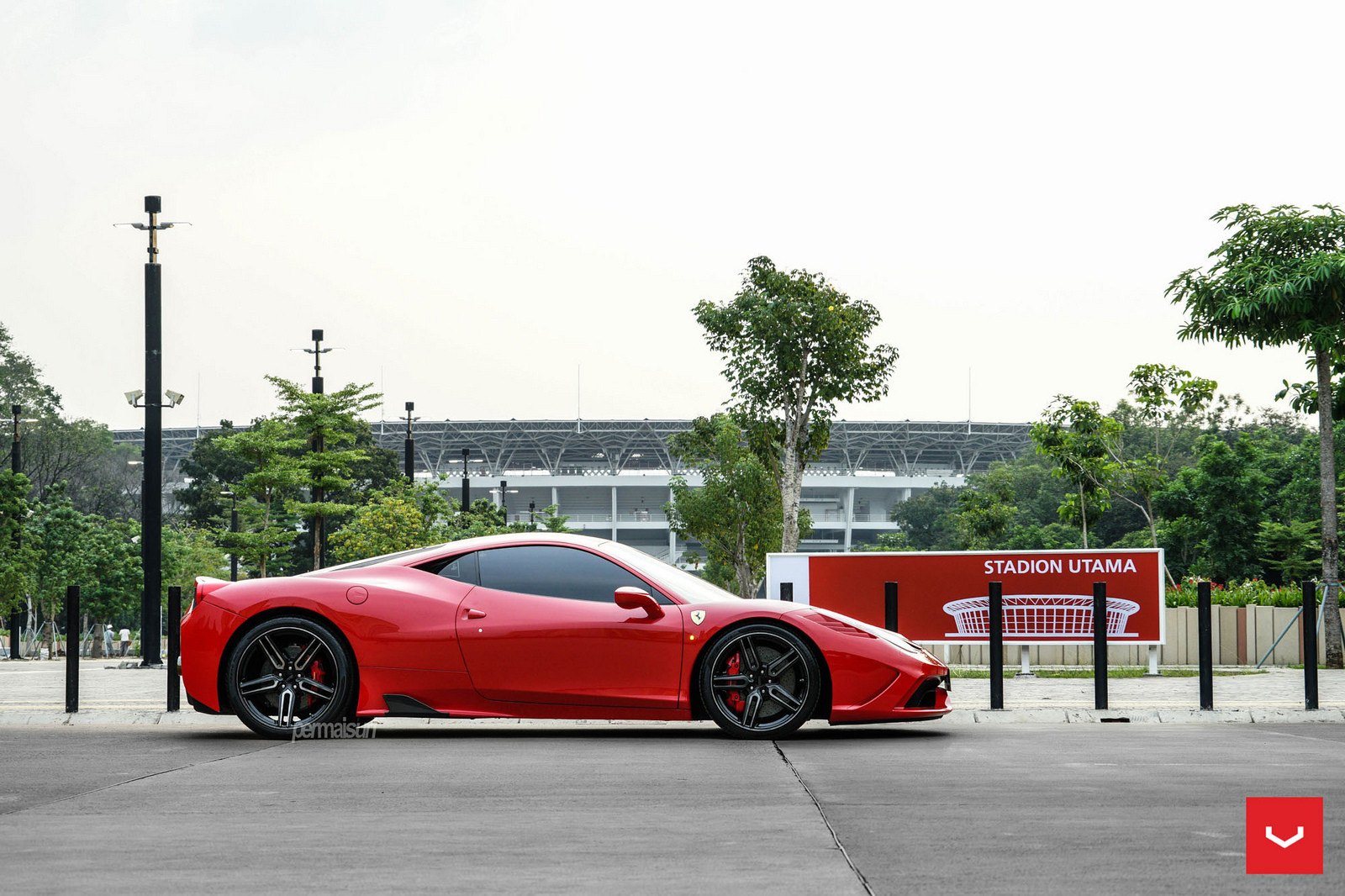 Aftermarket Side Skirts on Red Ferrari 458 - Photo by Vossen