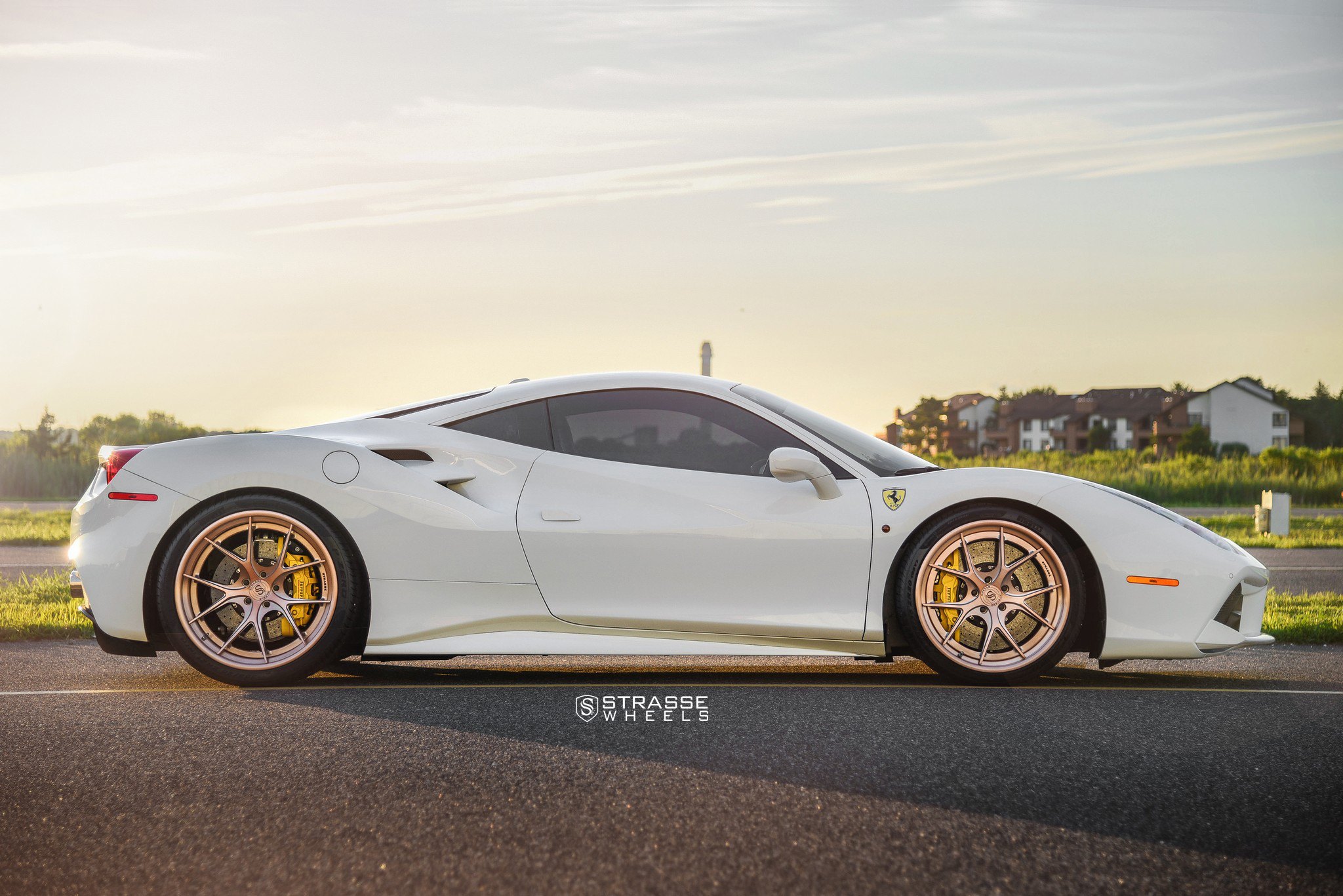 Ferrari 488 GTB белая