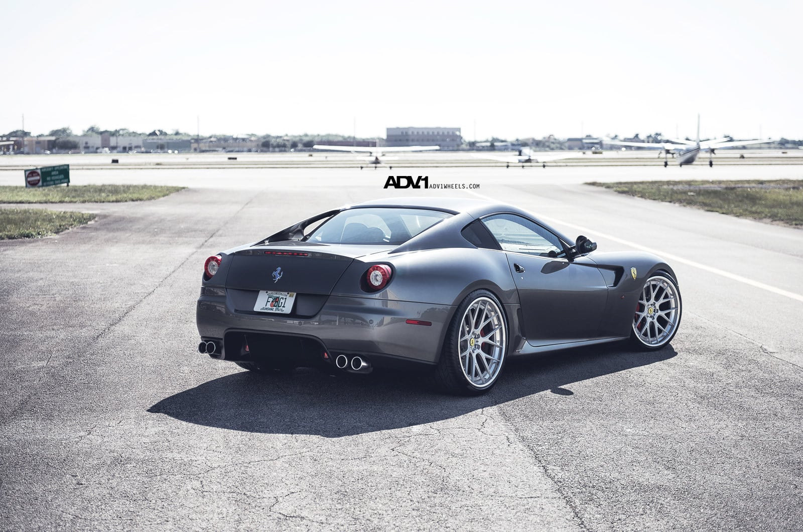 Aftermarket Rear Diffuser on Gray Ferrari 599 - Photo by ADV.1