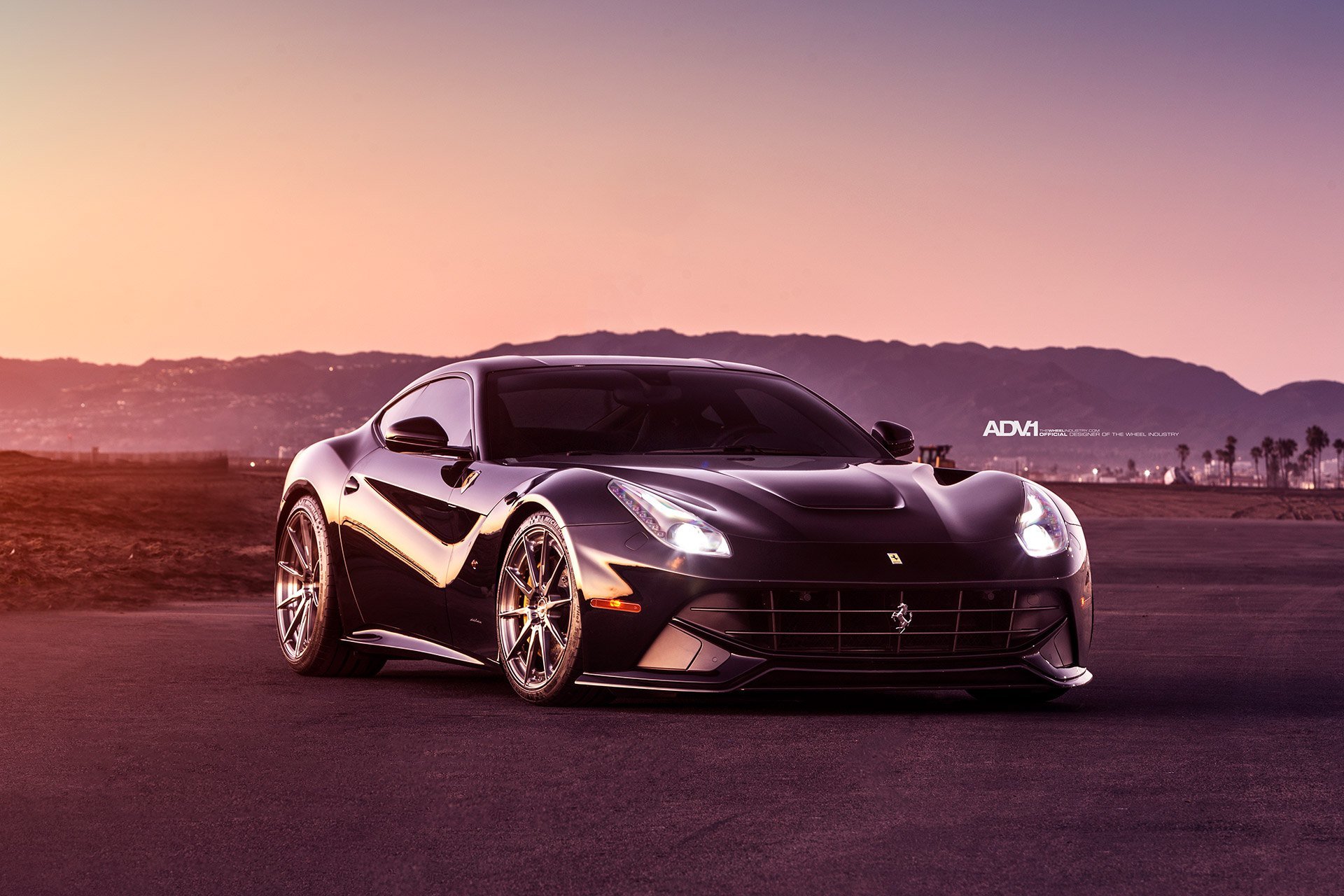 Ferrari f12 РѕР±РѕРё