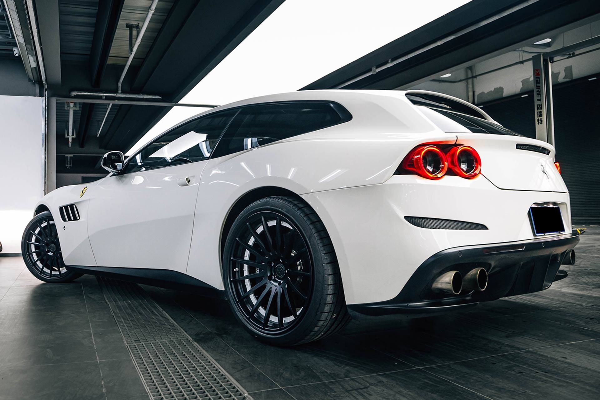 White фф. Ferrari gtc4lusso Wheels. Ferrari FF Wheels. Gtc4lusso White. Gtc4 lusso Headlights.