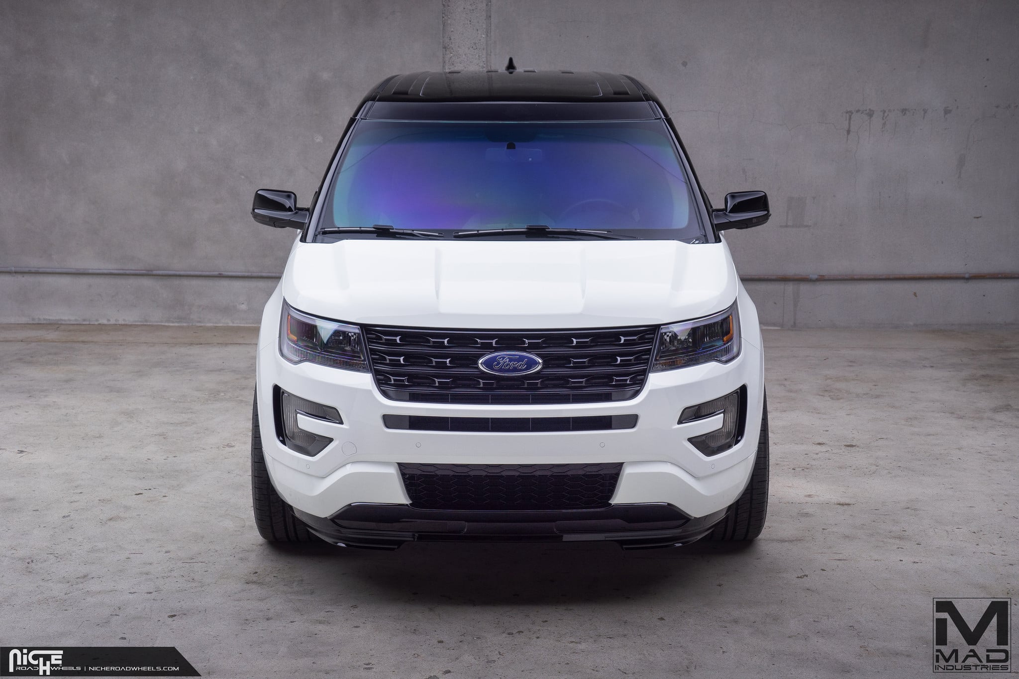 Ford Explorer Front View - Photo by Niche