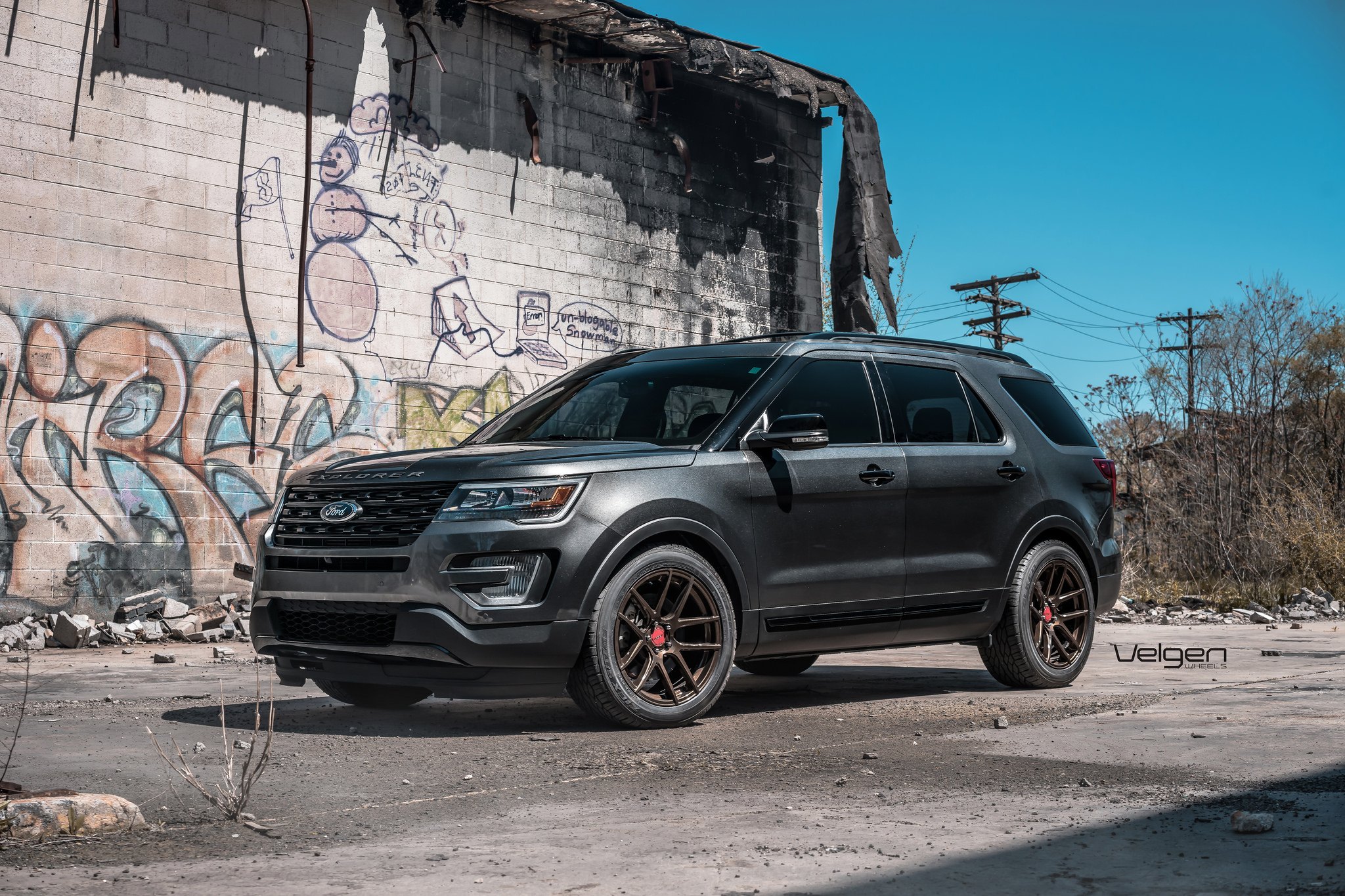 Ford explorer 5. Ford Explorer 5 черные диски. Ford Explorer 2017 r20. Ford Explorer Tuning. Ford Explorer Sport Black Tuning 2017.