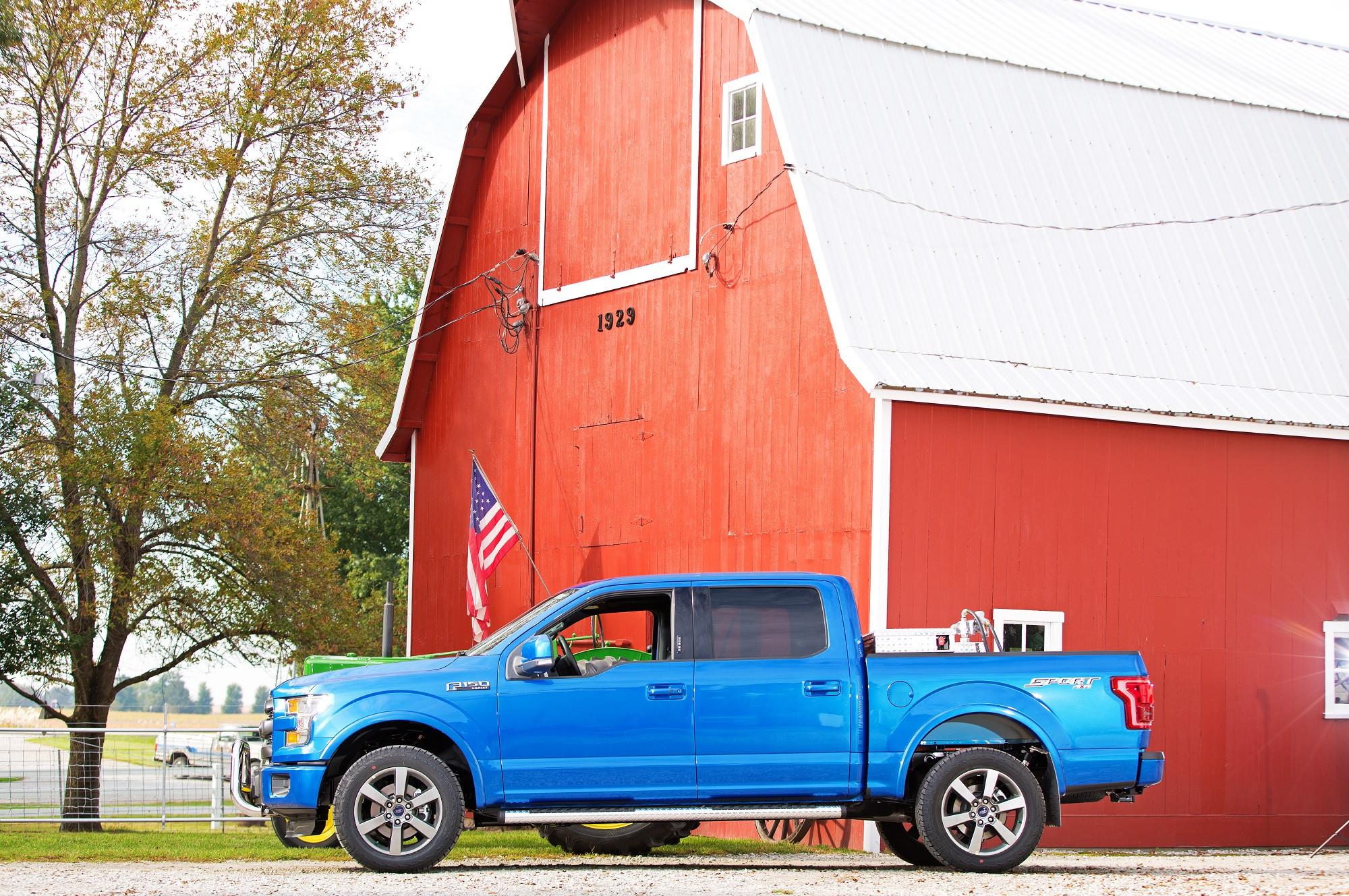 Blue Ford F150 Lariat Supercrew - Photo by Dee Zee
