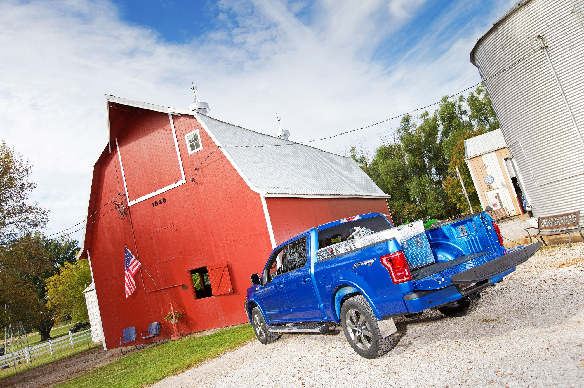 Ford F150 External Gas Tank - Photo by Dee Zee