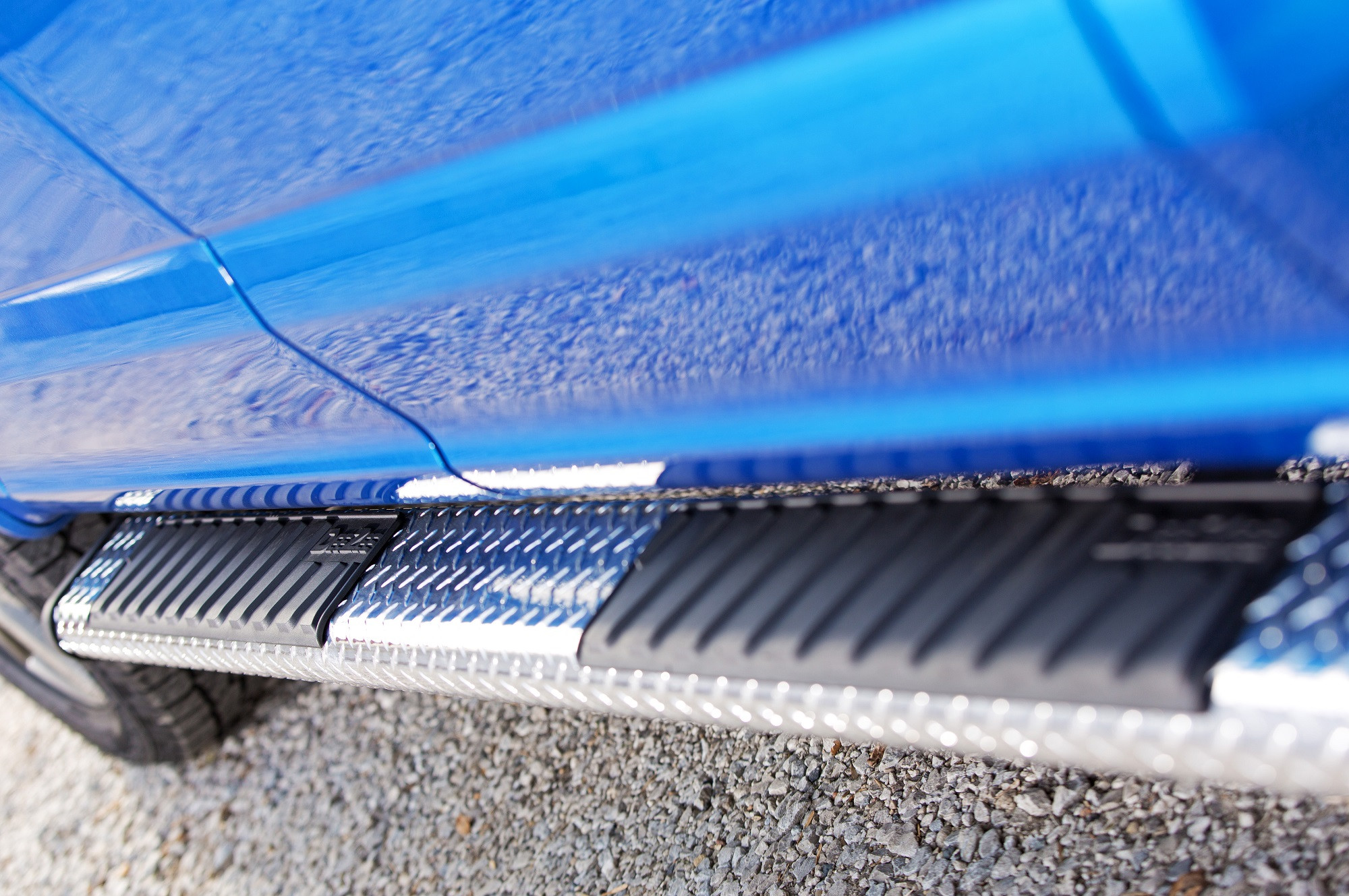 Diamond Thread Side Steps With Rubber pads - Photo by Dee Zee