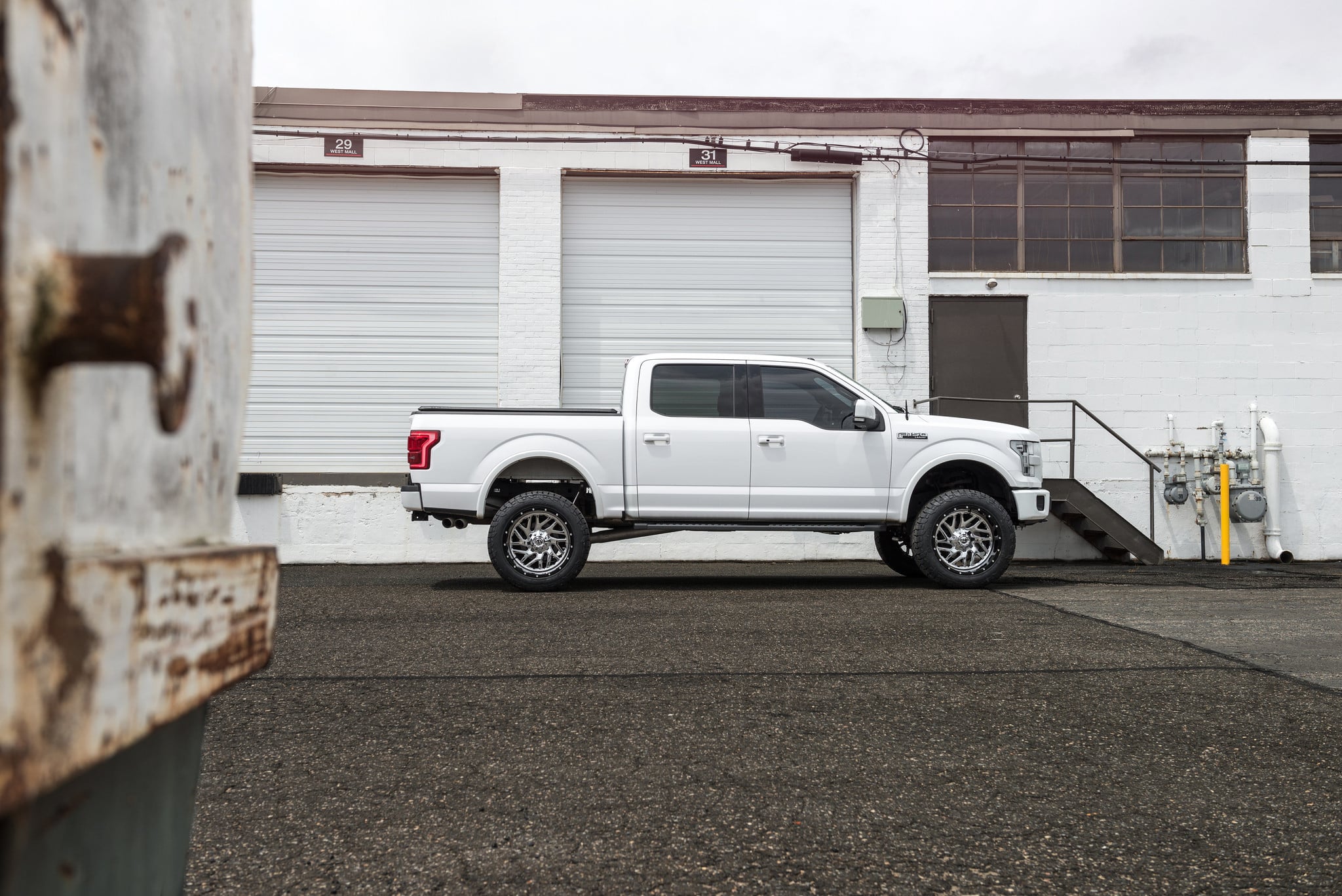 Chrome Fuel Offroad Wheels on White Lifted Ford F-150 - Photo by Fuel Offroad