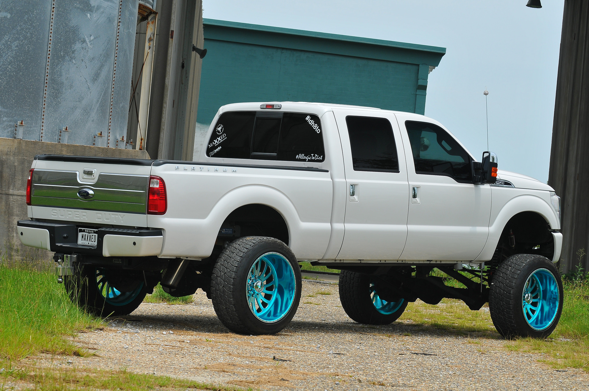 White Ford F250 Platinum on Custom Wheels - Photo by American Force