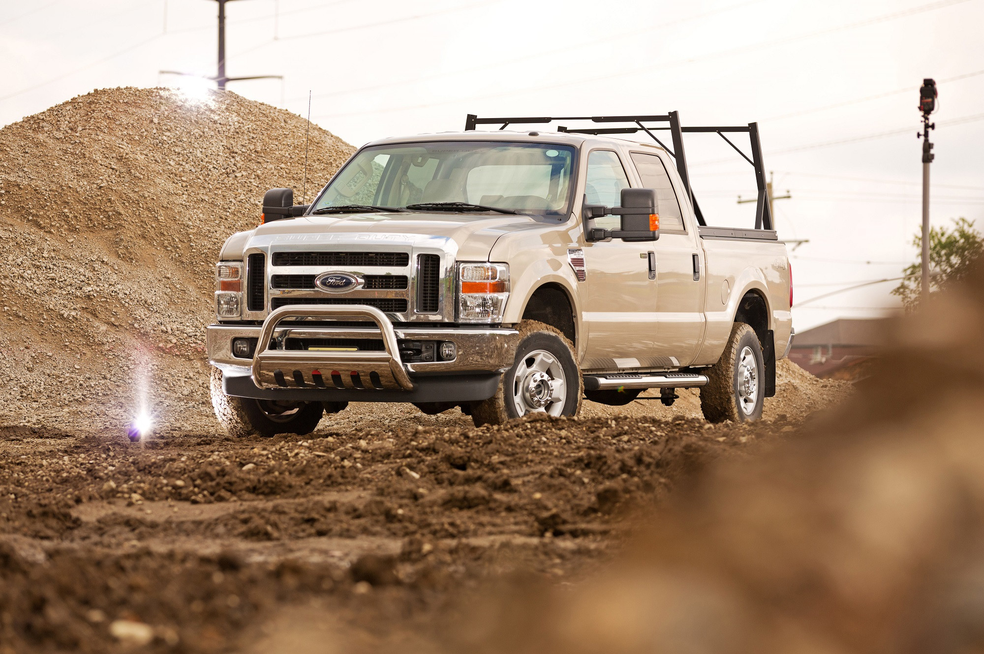 F250 Super Duty With Dee Zee Bed Rack - Photo by Dee Zee
