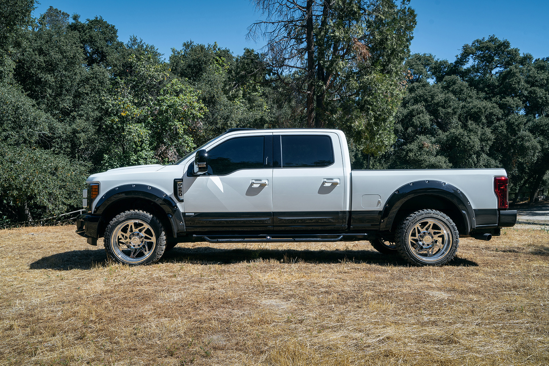 White Ford F-250 Super Duty with Forgiato Wheels - Photo by Forgiato