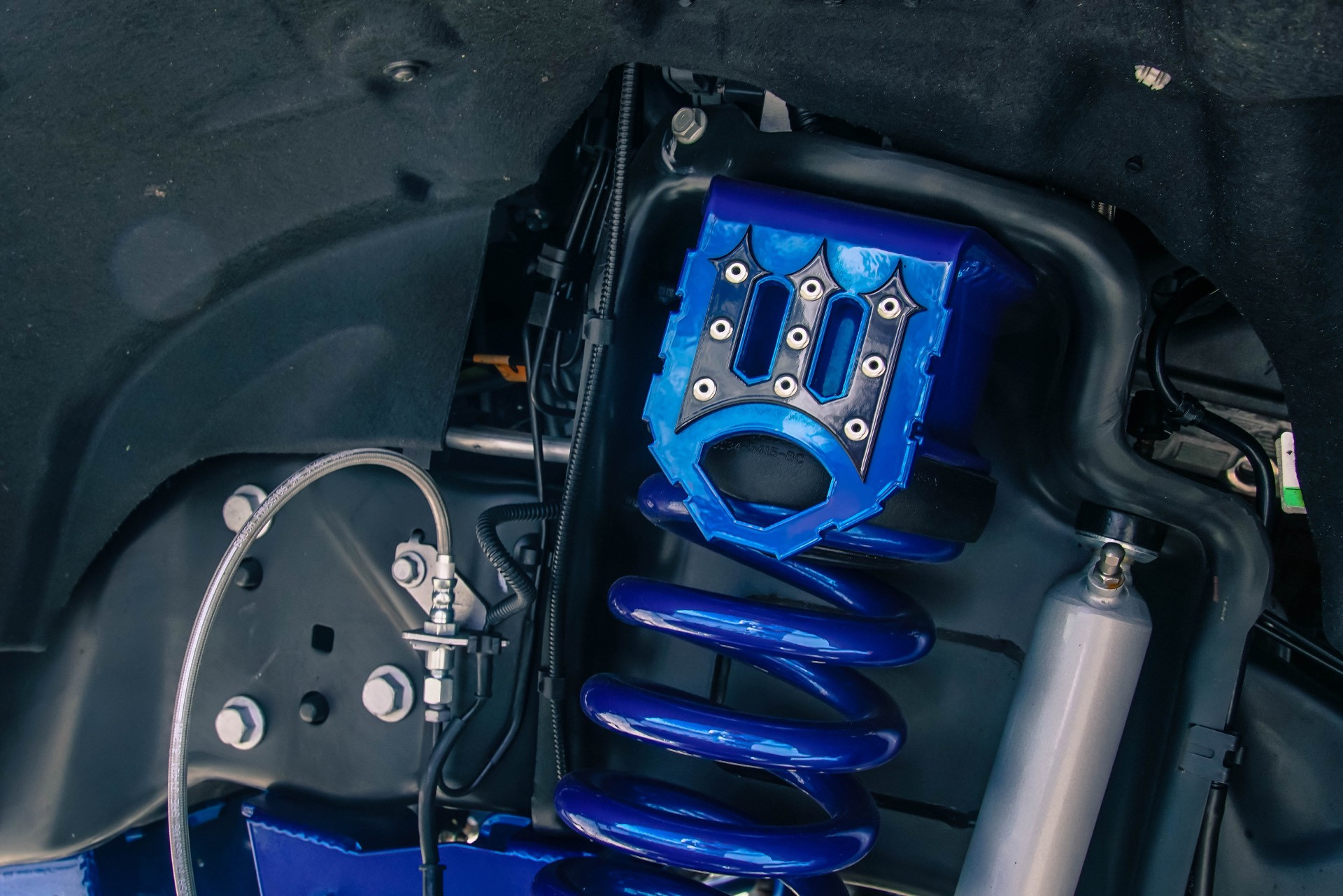 Blue Shocks on Black Lifted Ford F-350 - Photo by TIS Wheels