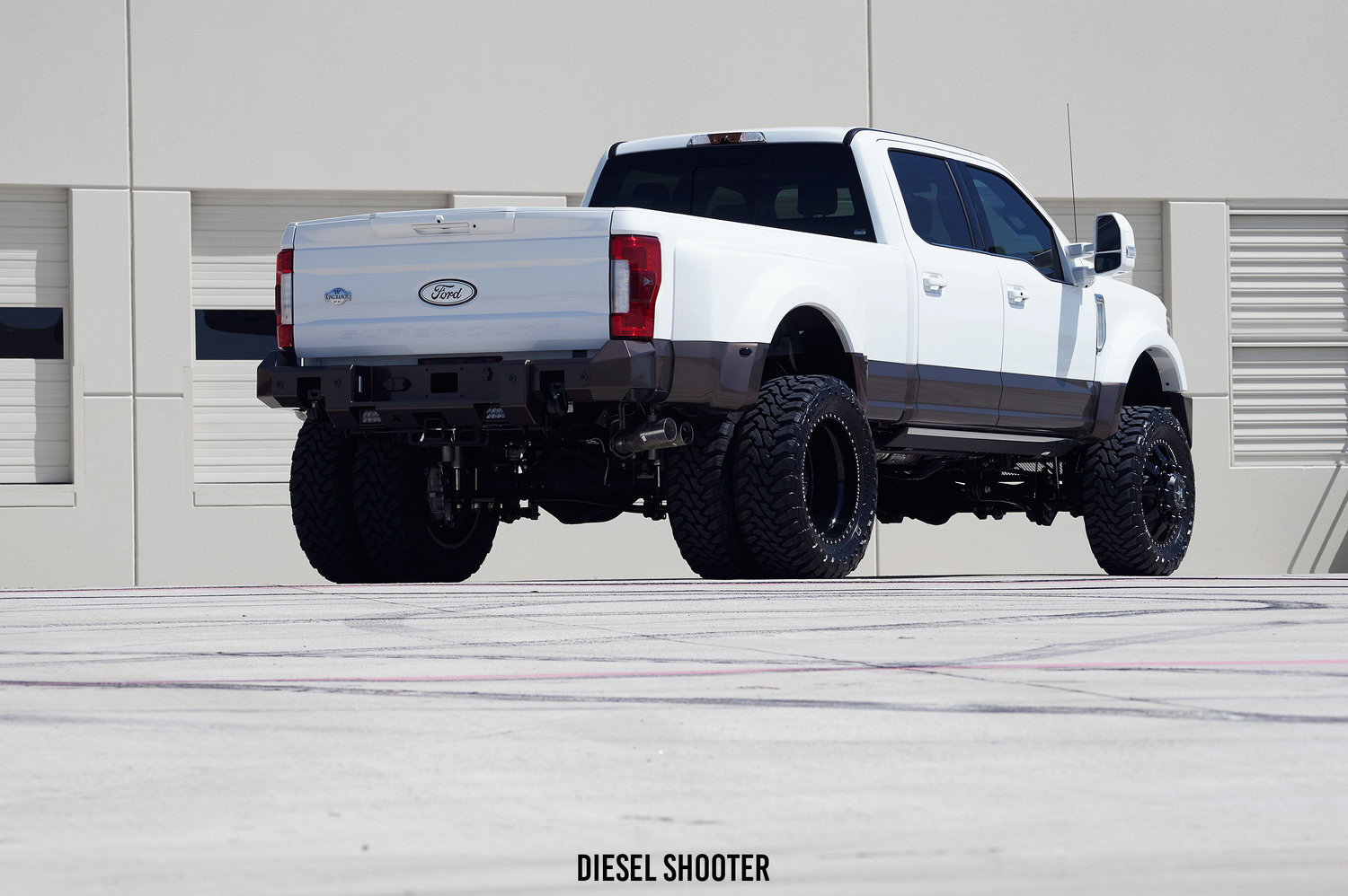 6 Inch Air Suspension Kit on White Ford F-450 - Photo by Diesel Shooter