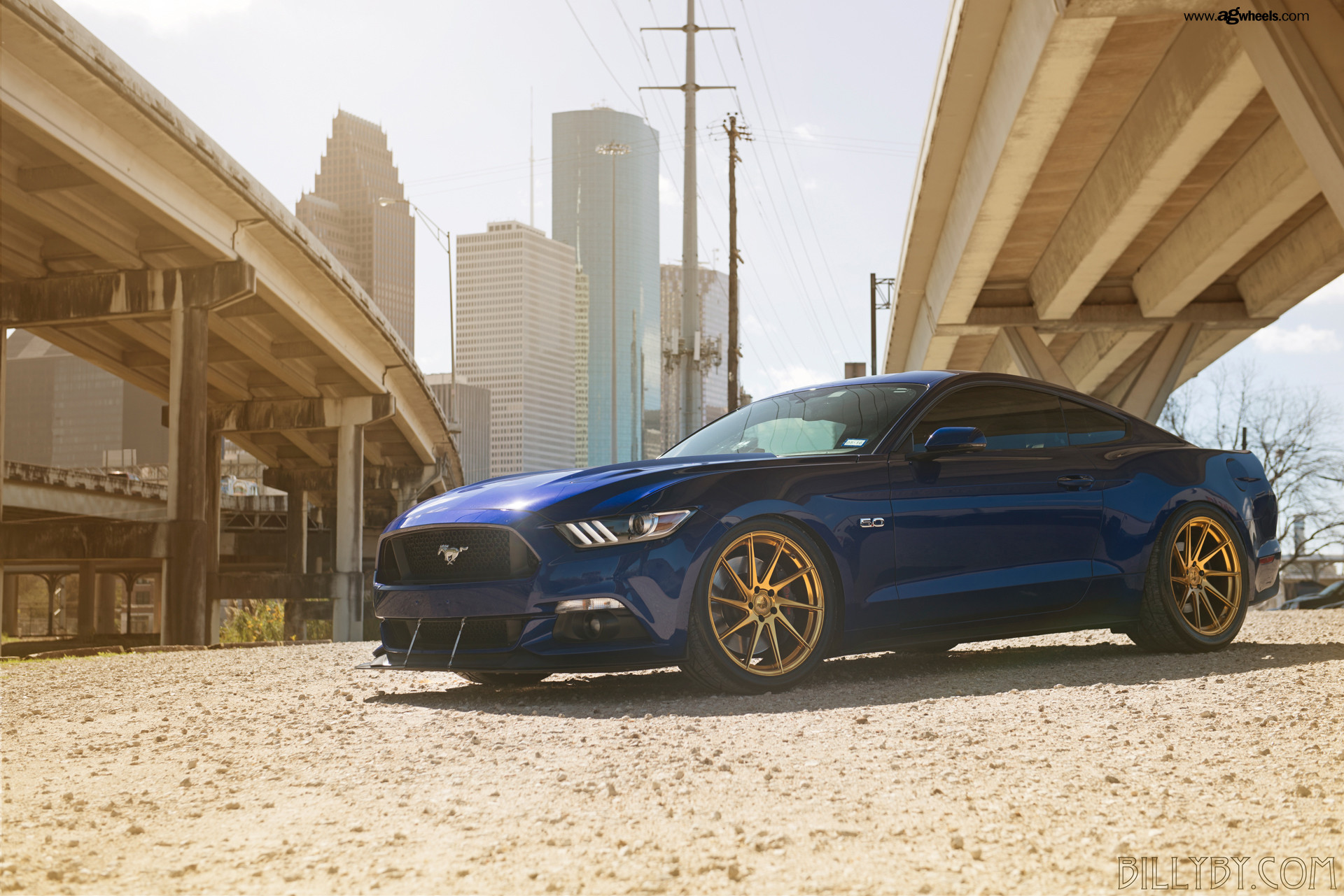 Mustang GT with a front bumper splitter - Photo by Avant Garde