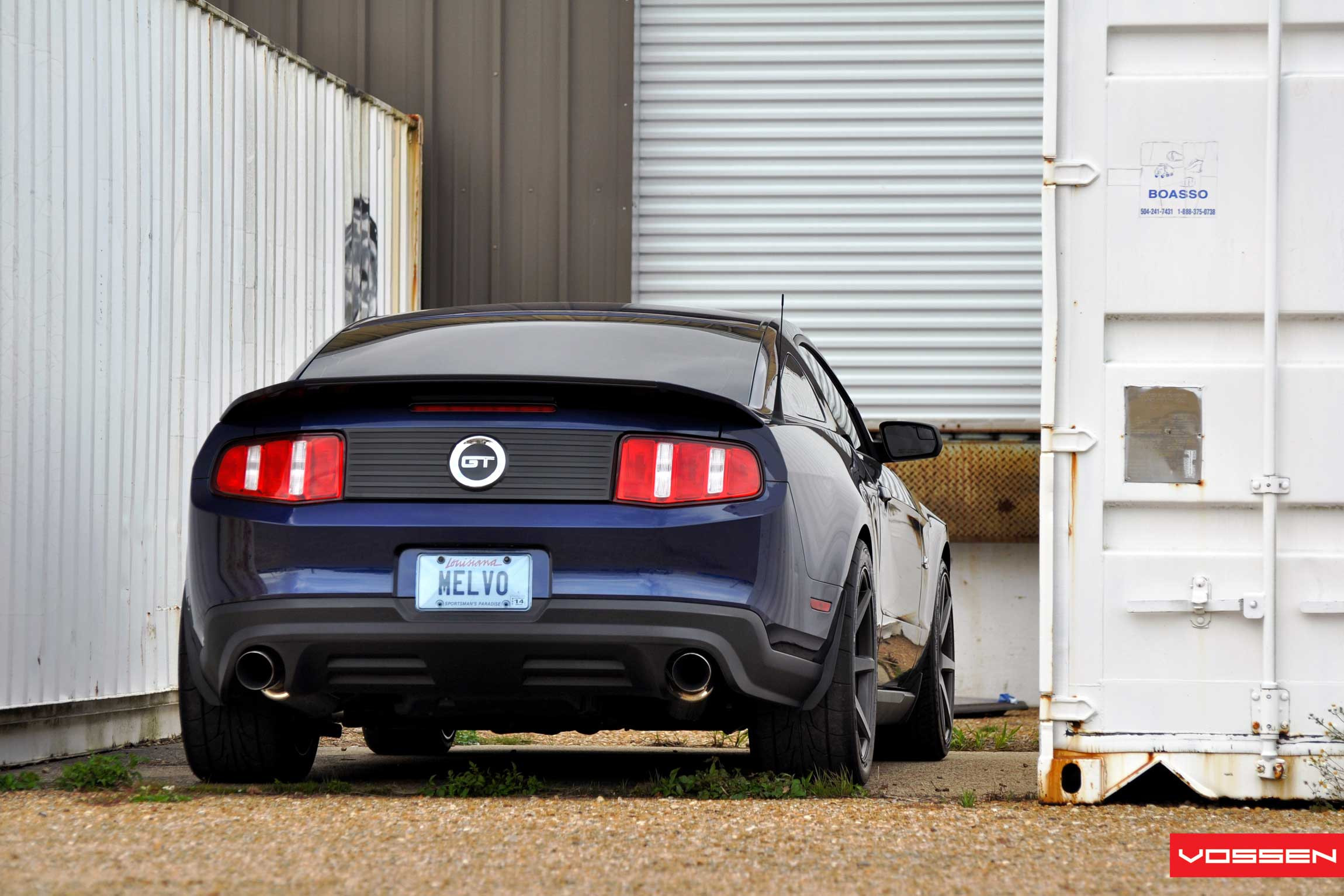 Rear Spoiler with Light on Blue Ford Mustang GT - Photo by Vossen