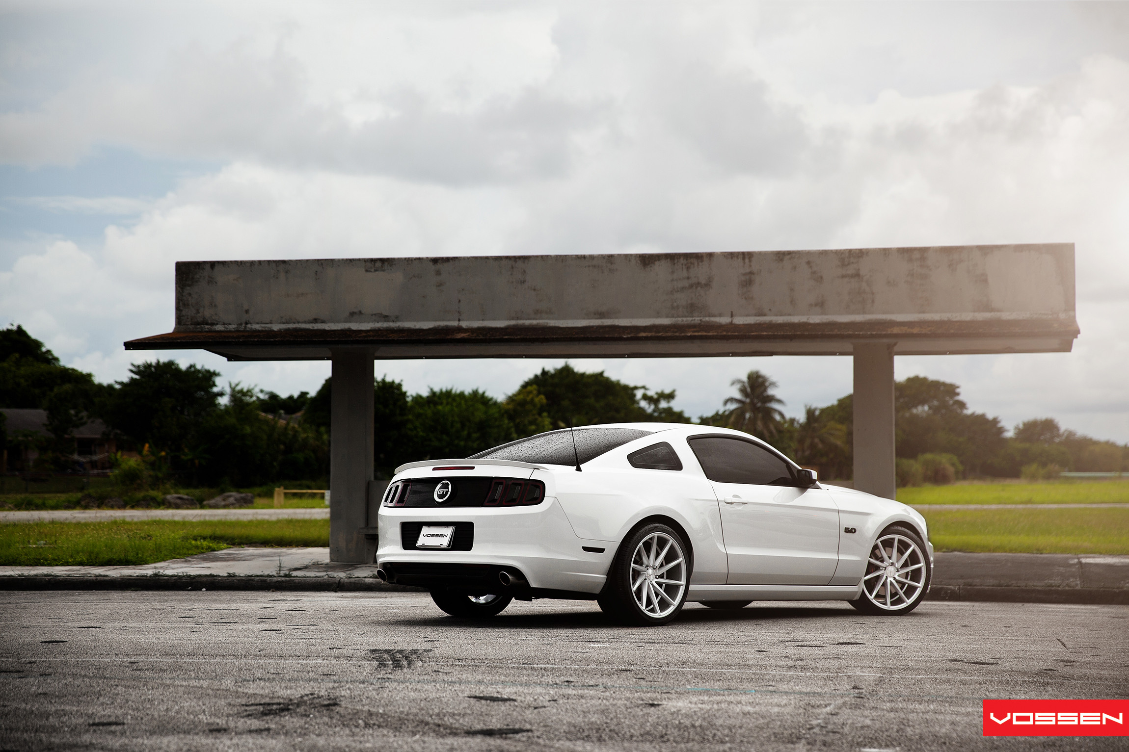 Rear Lip Spoiler on White Ford Mustang 5.0 - Photo by Vossen