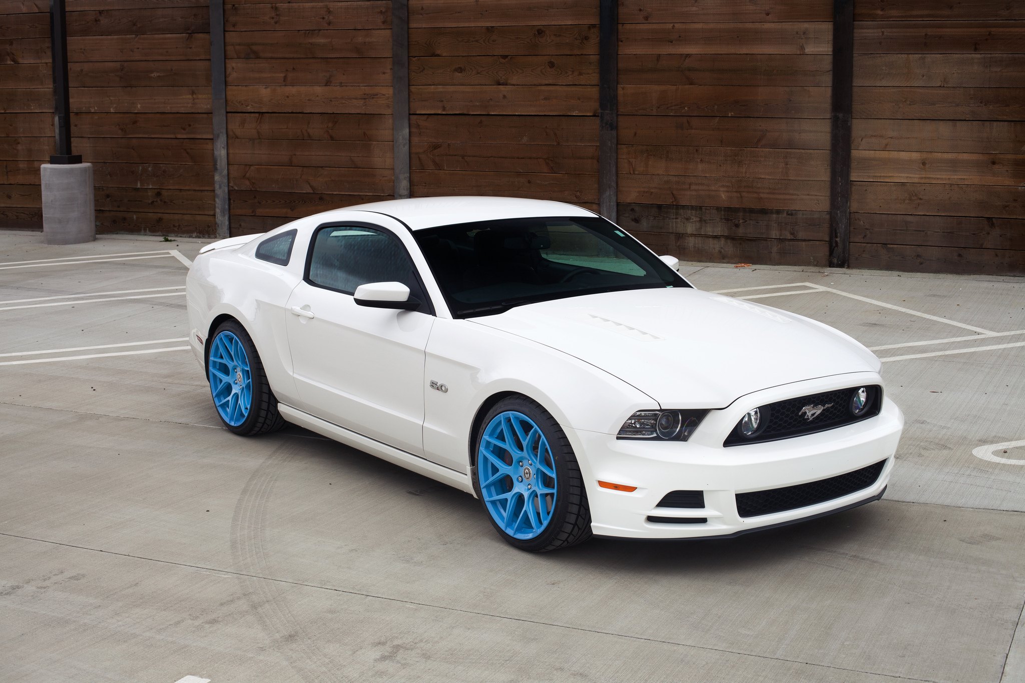 2006 Ford Mustang gt Yellow White Stripes