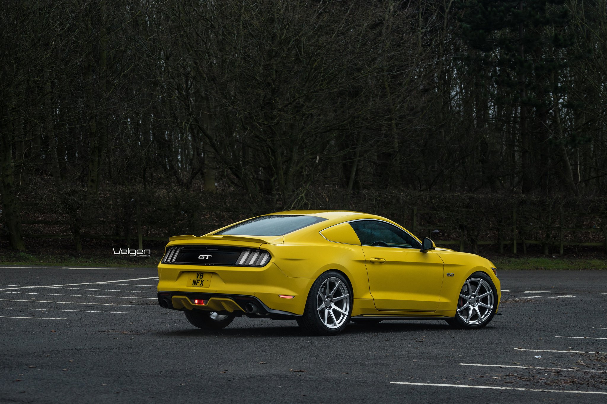 Ford Mustang gt желтый