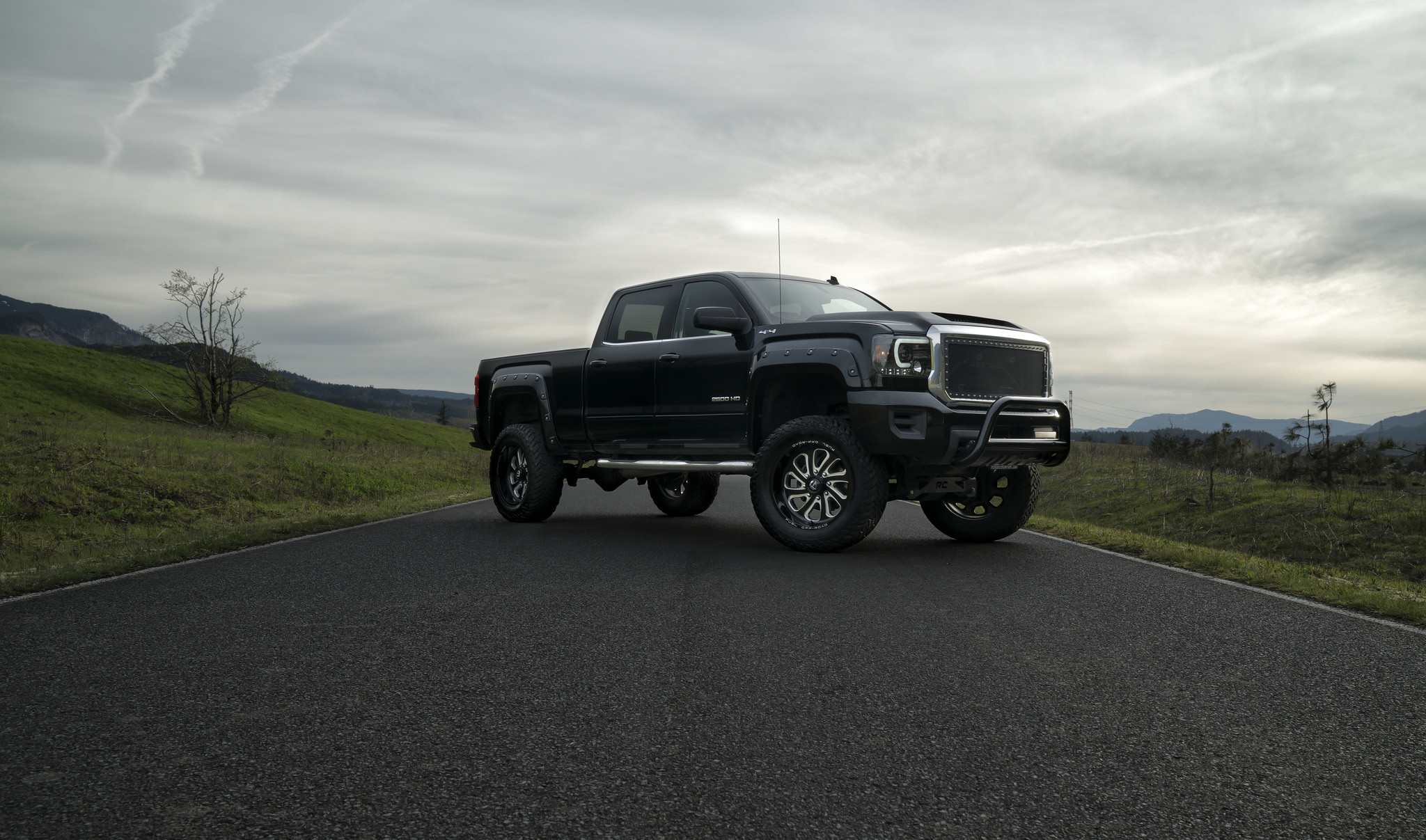 Sierra 2500HD on Fuel Flow 8 Off-Road Rims - Photo by Fuel Off-Road