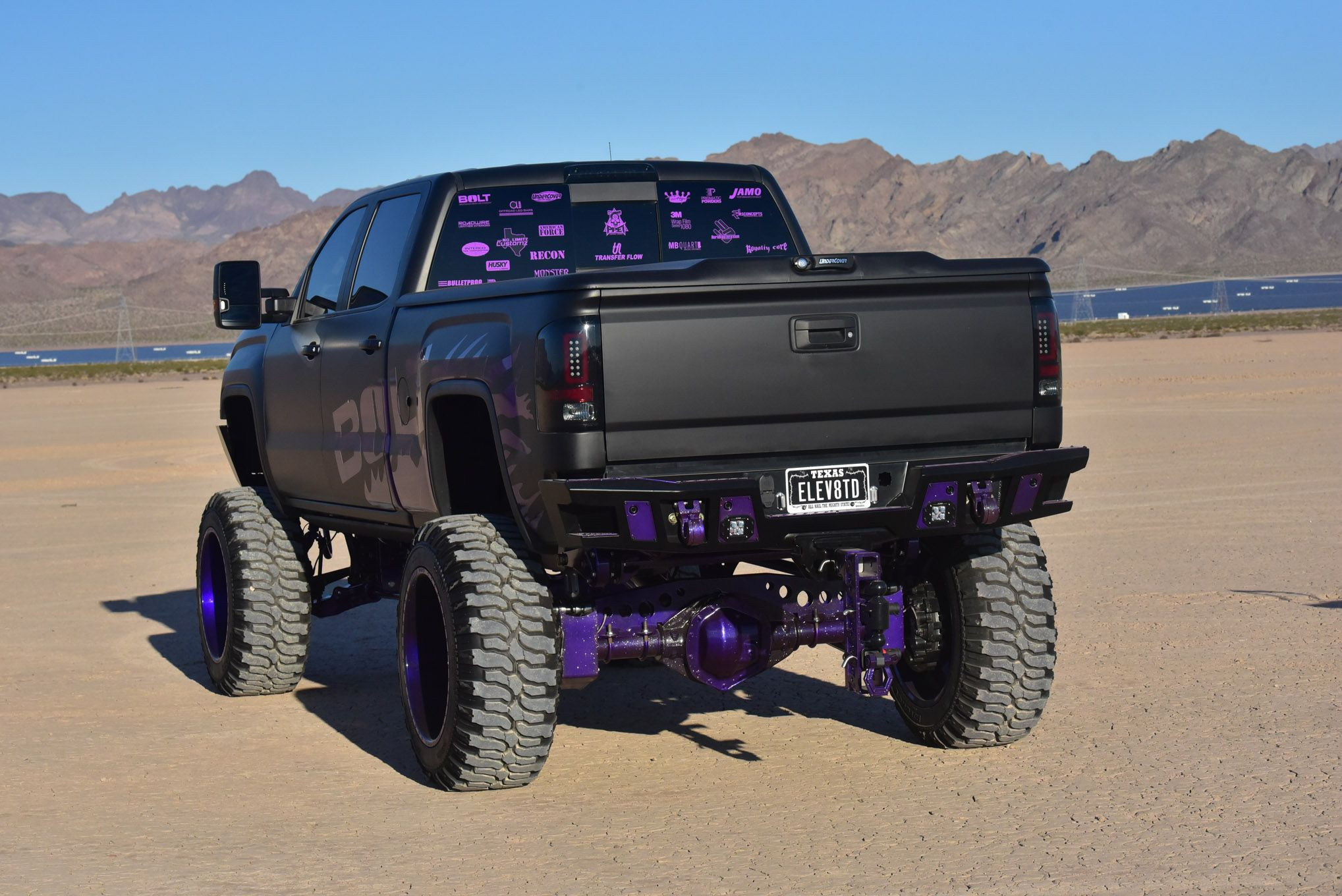 UnderCover Tonneau Cover on Custom GMC Sierra - Photo by Eddie Maloney, Glenn Elliott