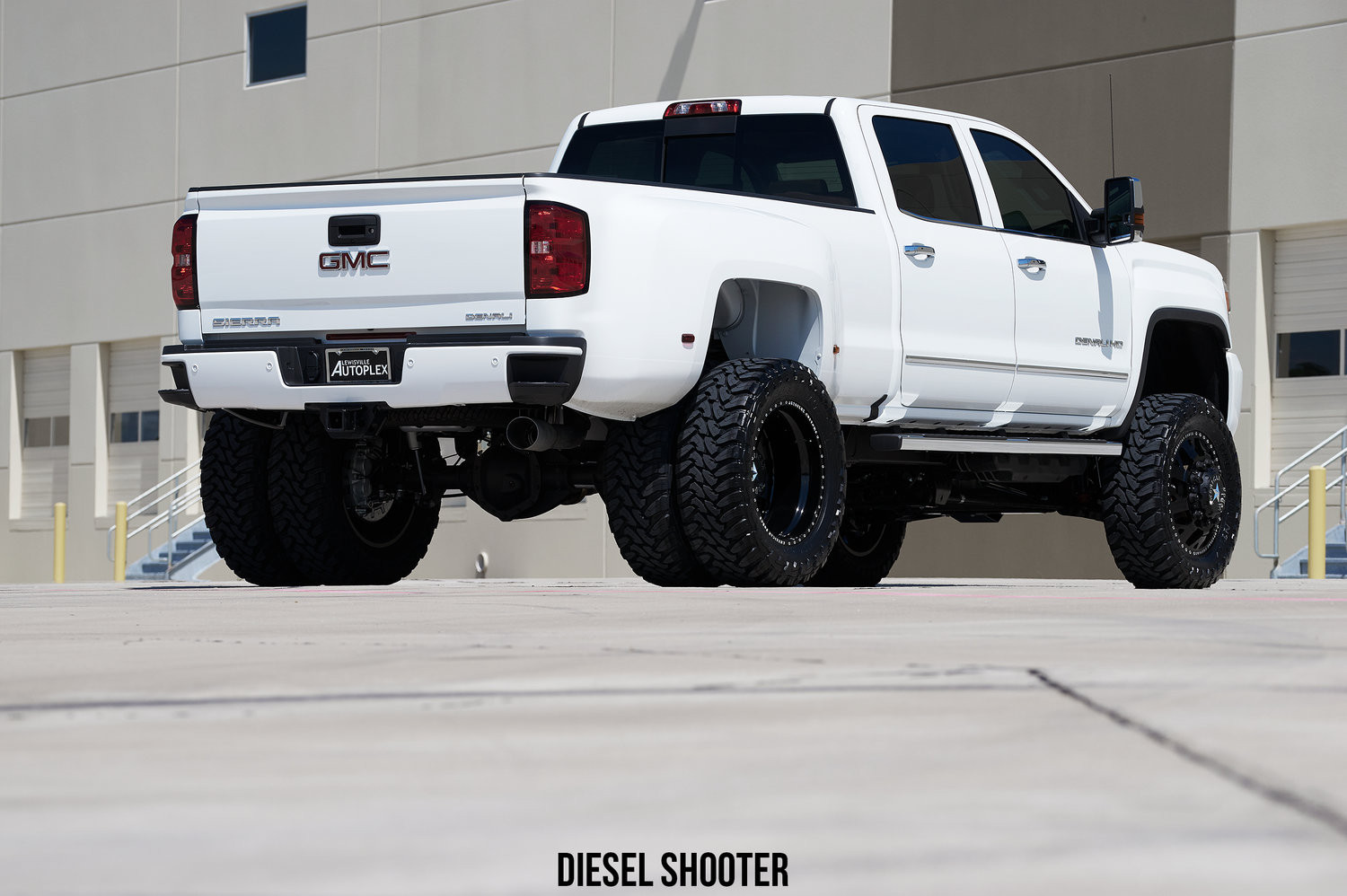 Polished Running Boards on Lifted GMC Sierra - Photo by Diesel Shooter