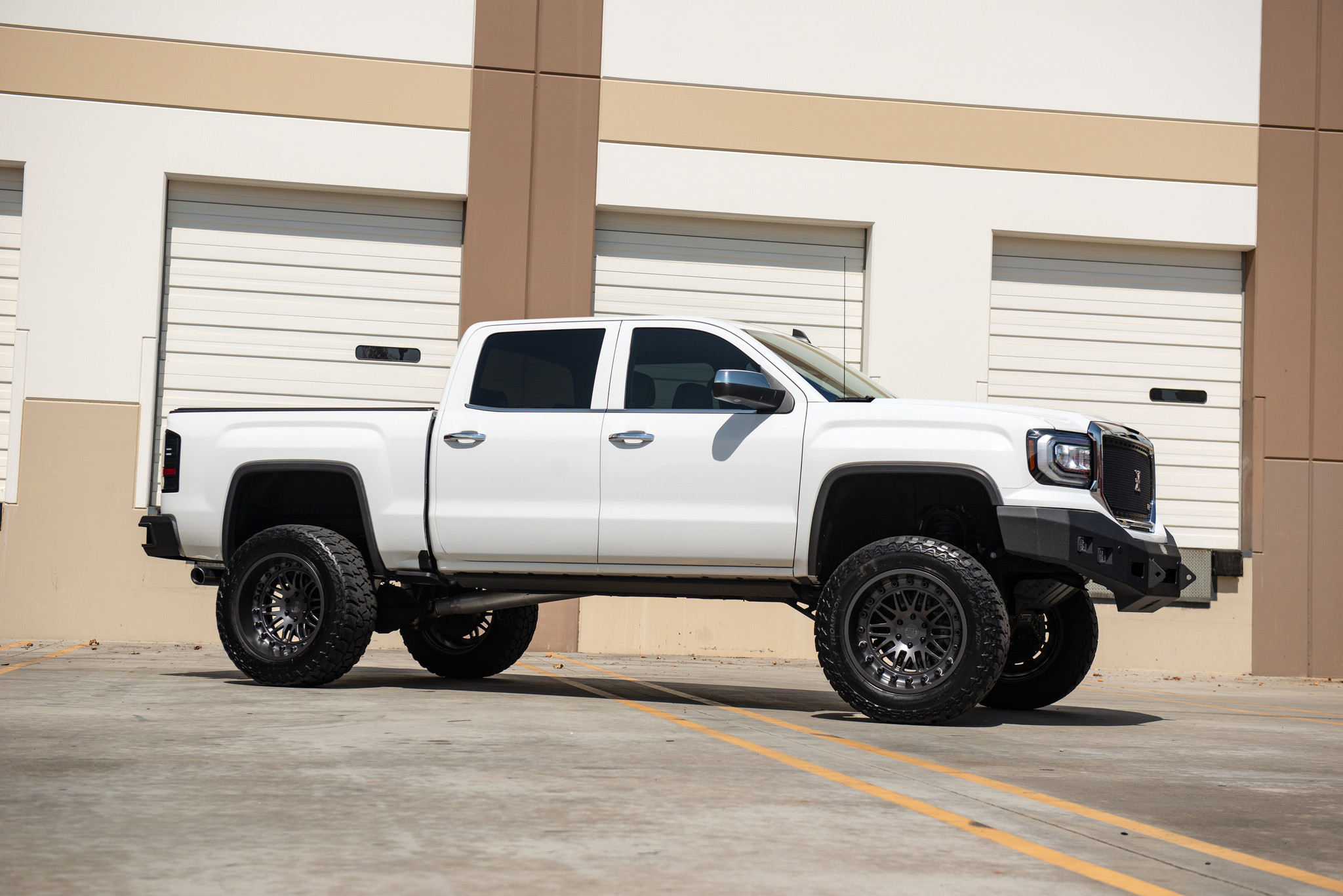 Black Rhino Wheels on White Lifted GMC Sierra - Photo by Black Rhino Wheels