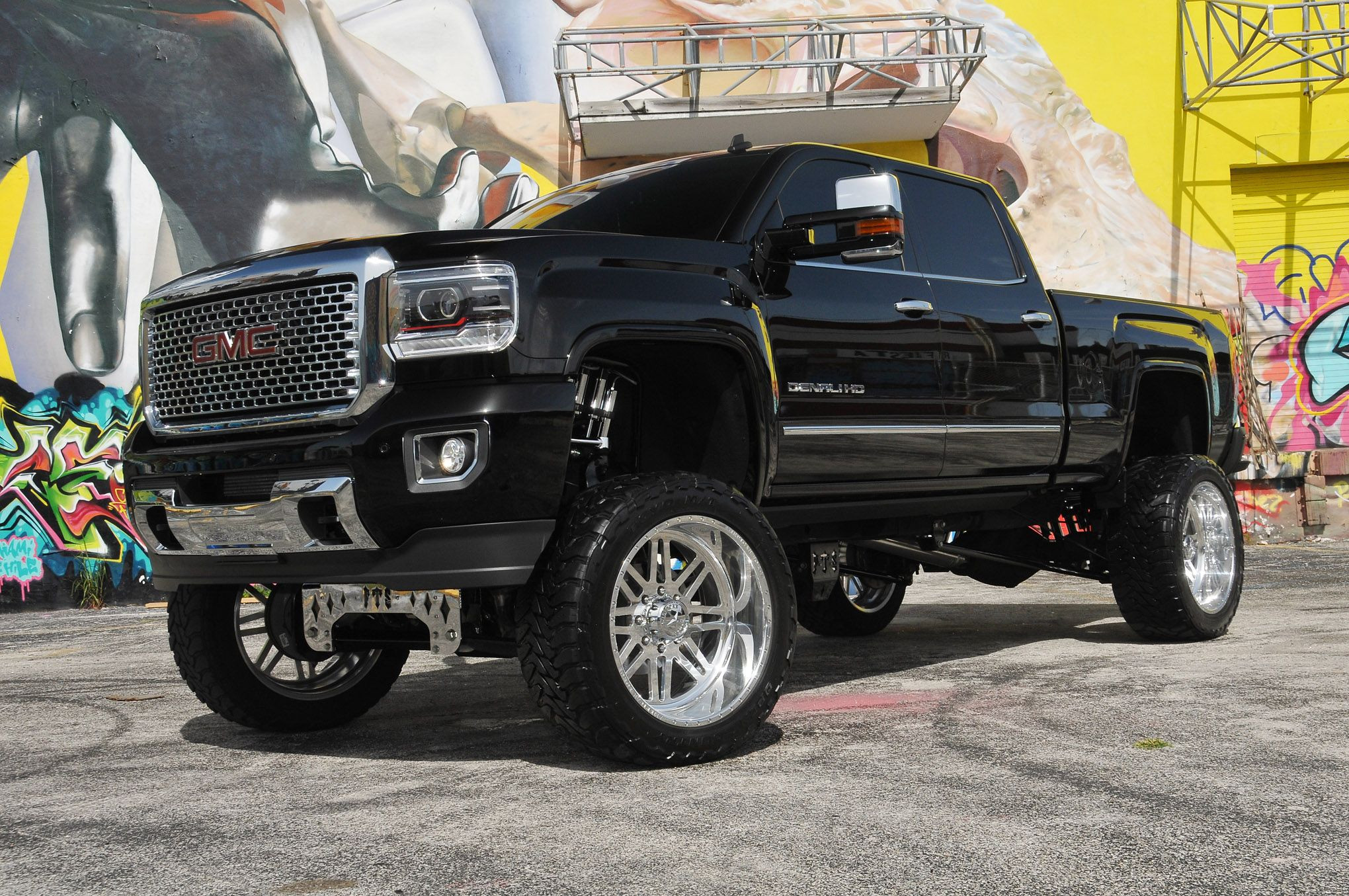 Black GMC Sierra Denali with Chrome Mesh Grille - Photo by Phil Gordon