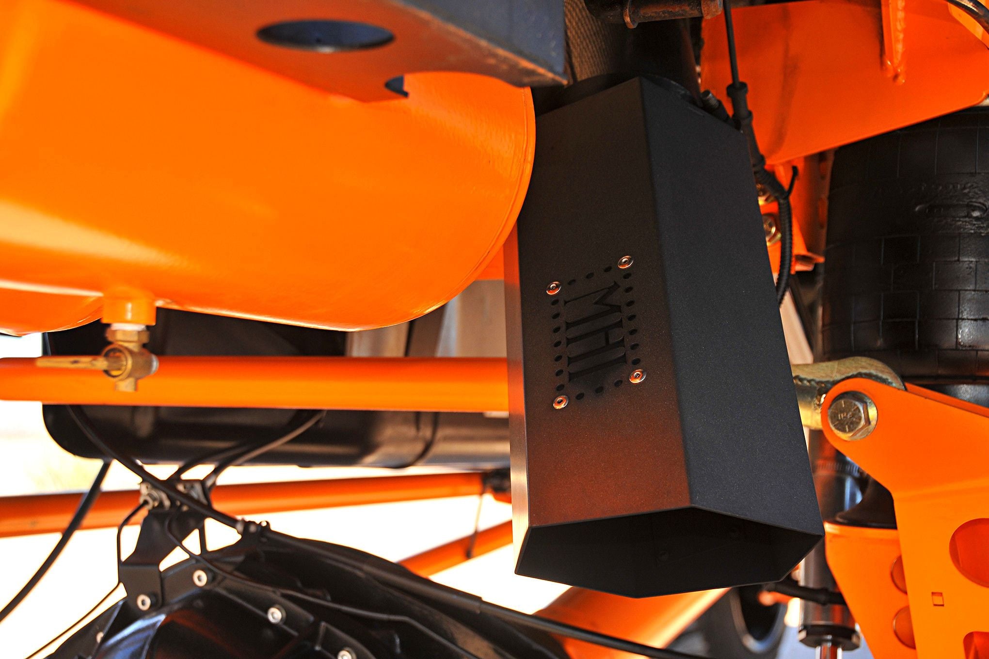 Horn Blasters Shocker on Orange GMC Sierra Denali - Photo by Phil Gordon