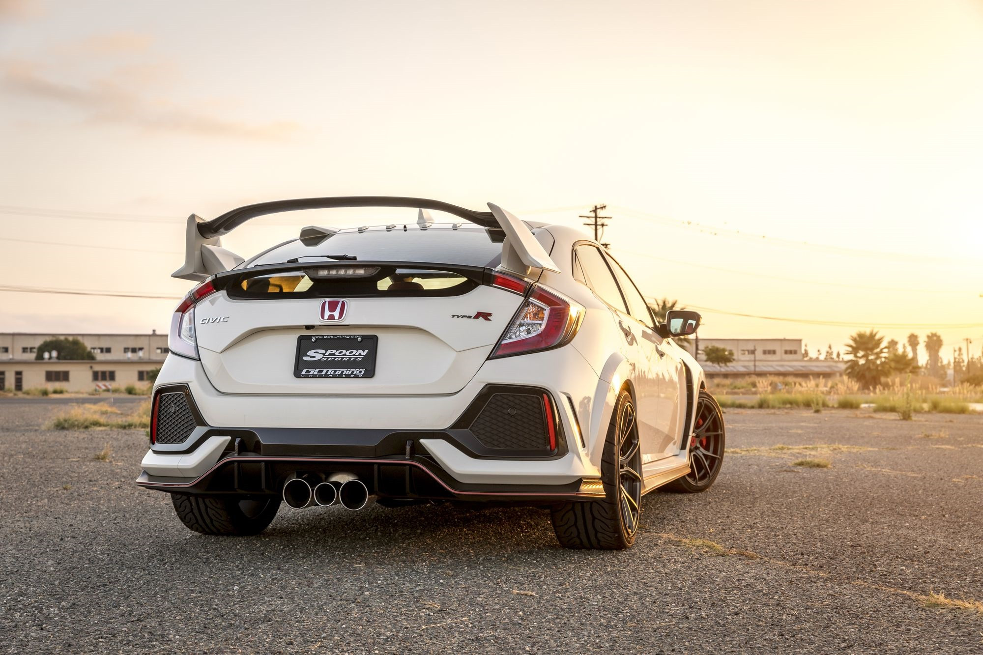 Large Sport Rear Spoiler on White Honda Civic - Photo by Vorstiner