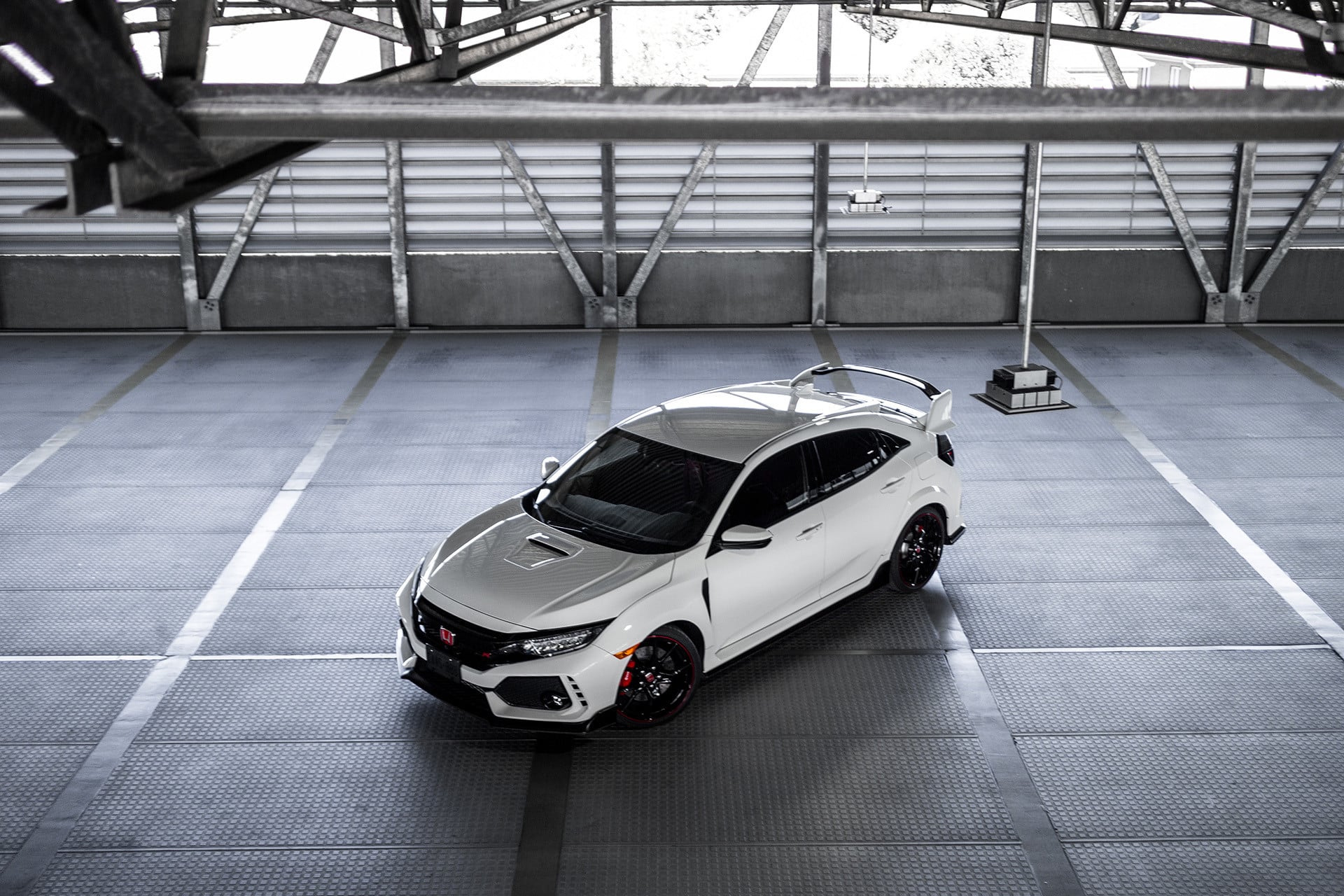Aftermarket Vented Hood on White Honda Civic Type R - Photo by Vossen