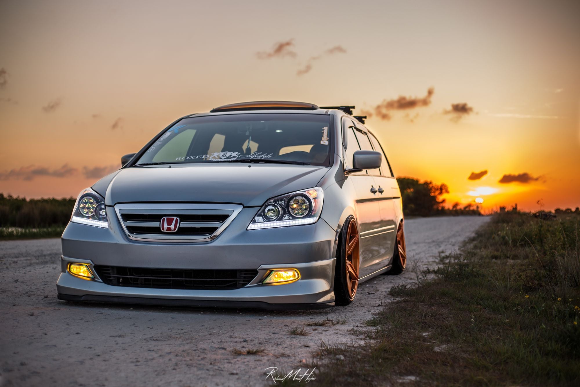 Front Bumper with Yellow Fog Lights on Gray Honda Odyssey - Photo by Incurve Wheels