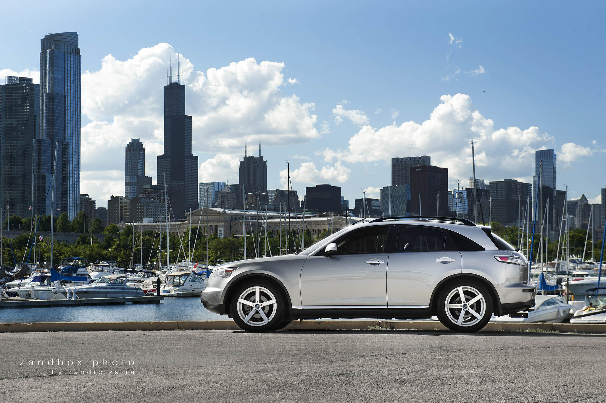 Custom Chrome Wheels on Silver Infiniti FX45 - Photo by zandbox