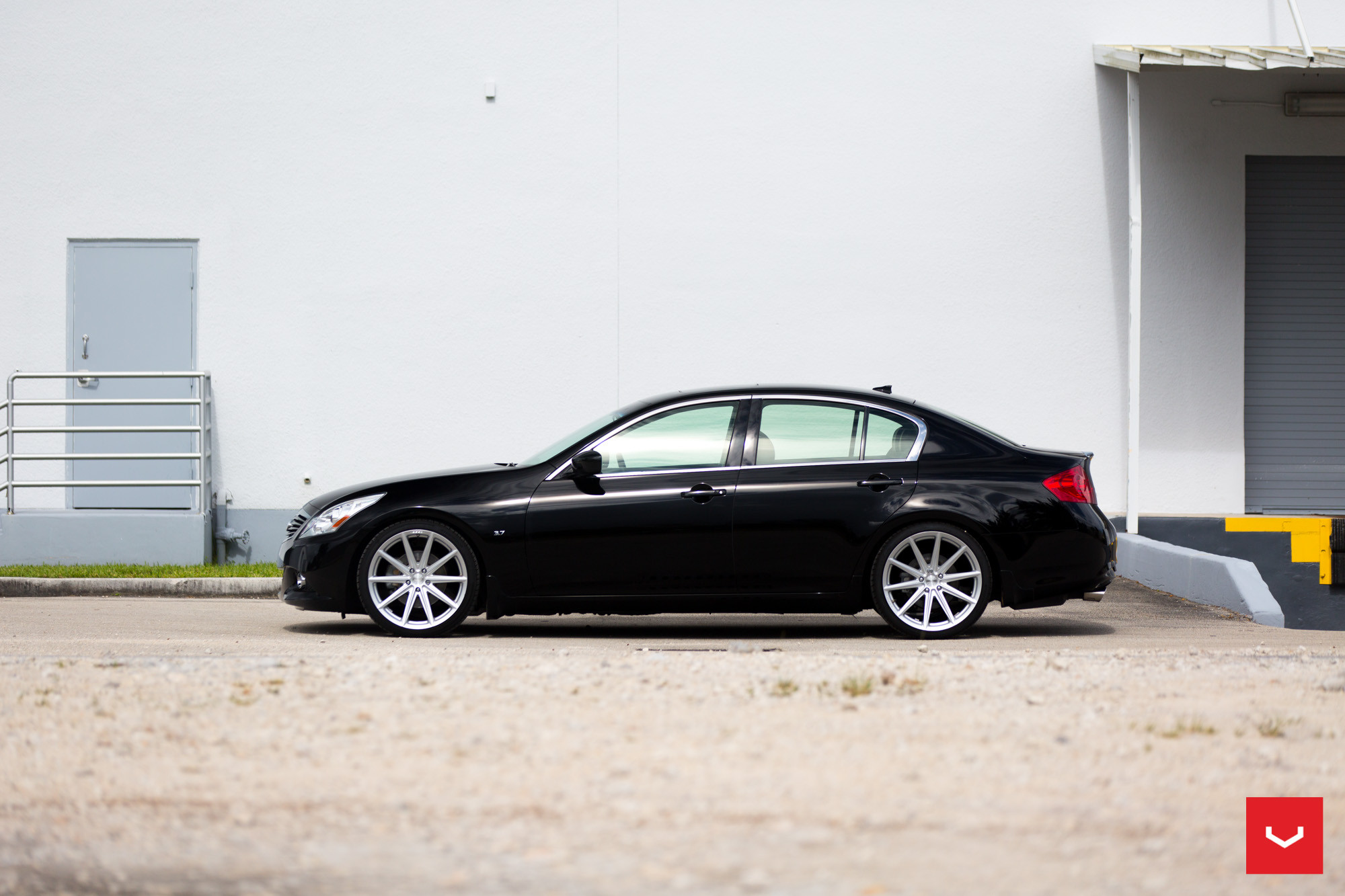 Infiniti G37 3.7 on Chrome Vossen Wheels - Photo by Vossen