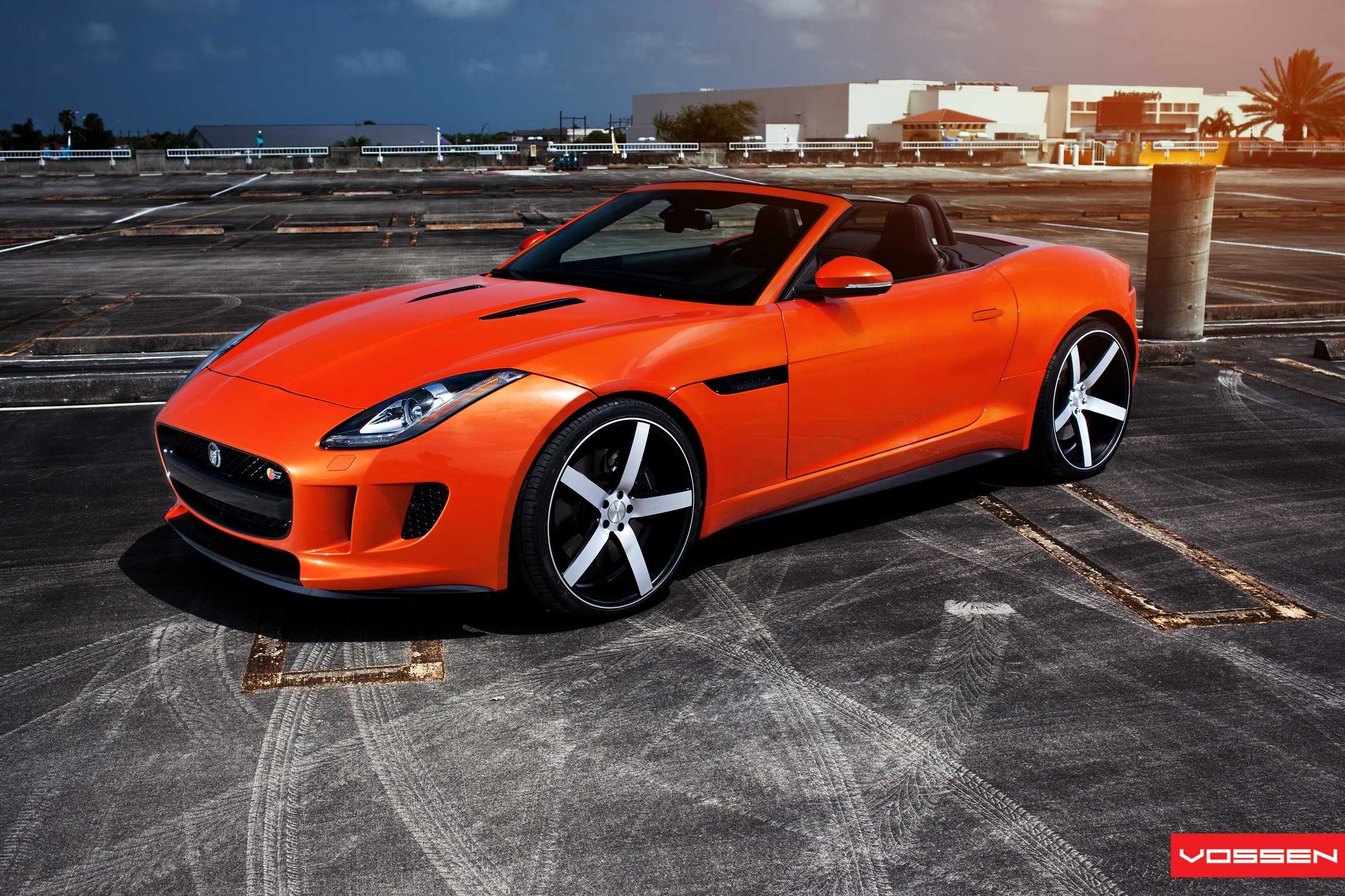 Оранжевая машина. Jaguar f Type Roadster. Jaguar f Type 2021 оранжевый. Ягуар ф тайп в обвесе. Jaguar f-Type оранжевый кабриолет.