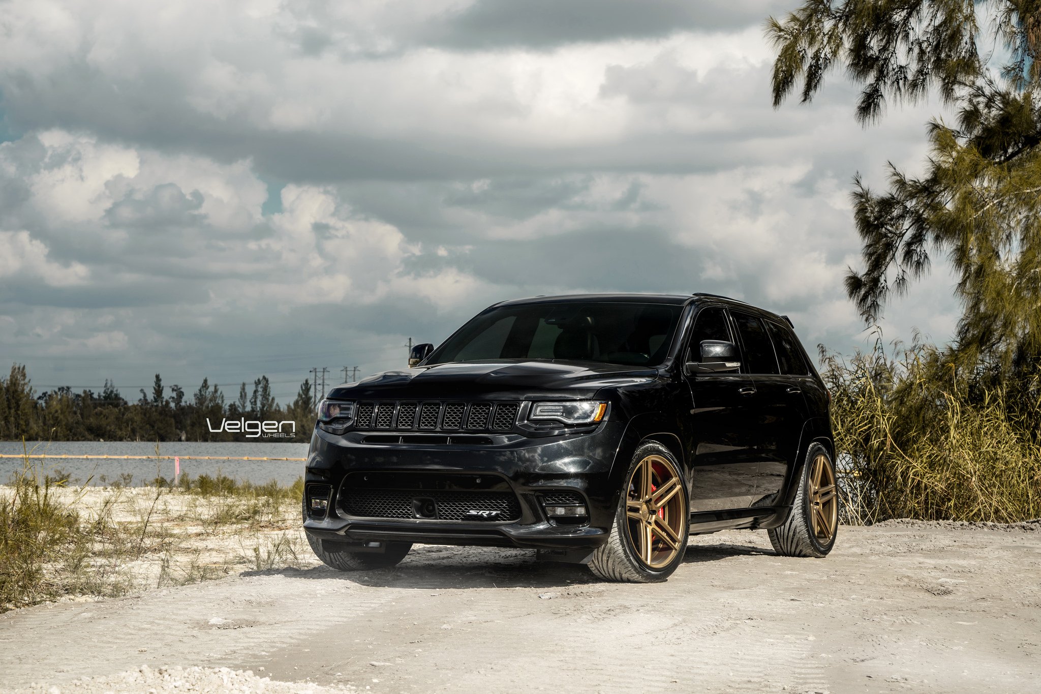 Jeep grand srt8. Jeep Grand Cherokee srt8. Джип Гранд Чероки СРТ 8. Jeep Grand Cherokee srt8 Black. Jeep Grand Чероки srt8 черный.