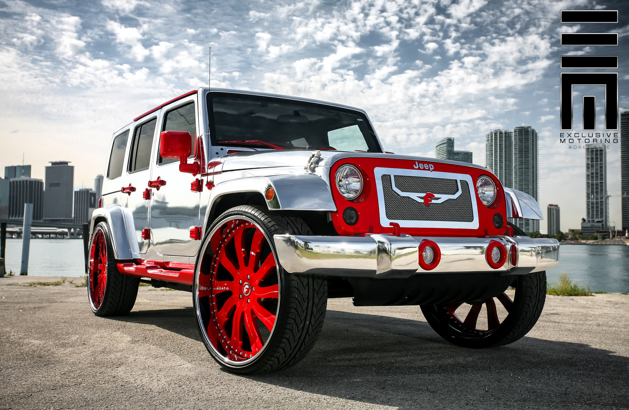 Attention Grabber Jeep JK With a Chrome Vinyl Wrap - Photo by Exclusive Motoring