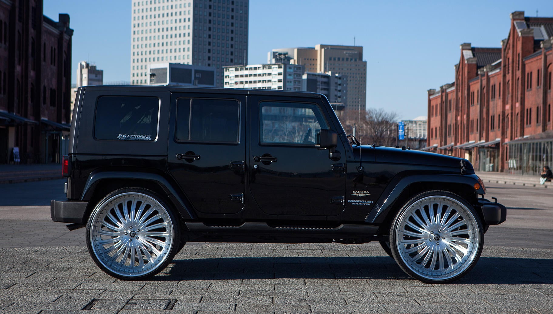 Black Jeep Wrangler with Aftermarket Running Boards - Photo by Lexani